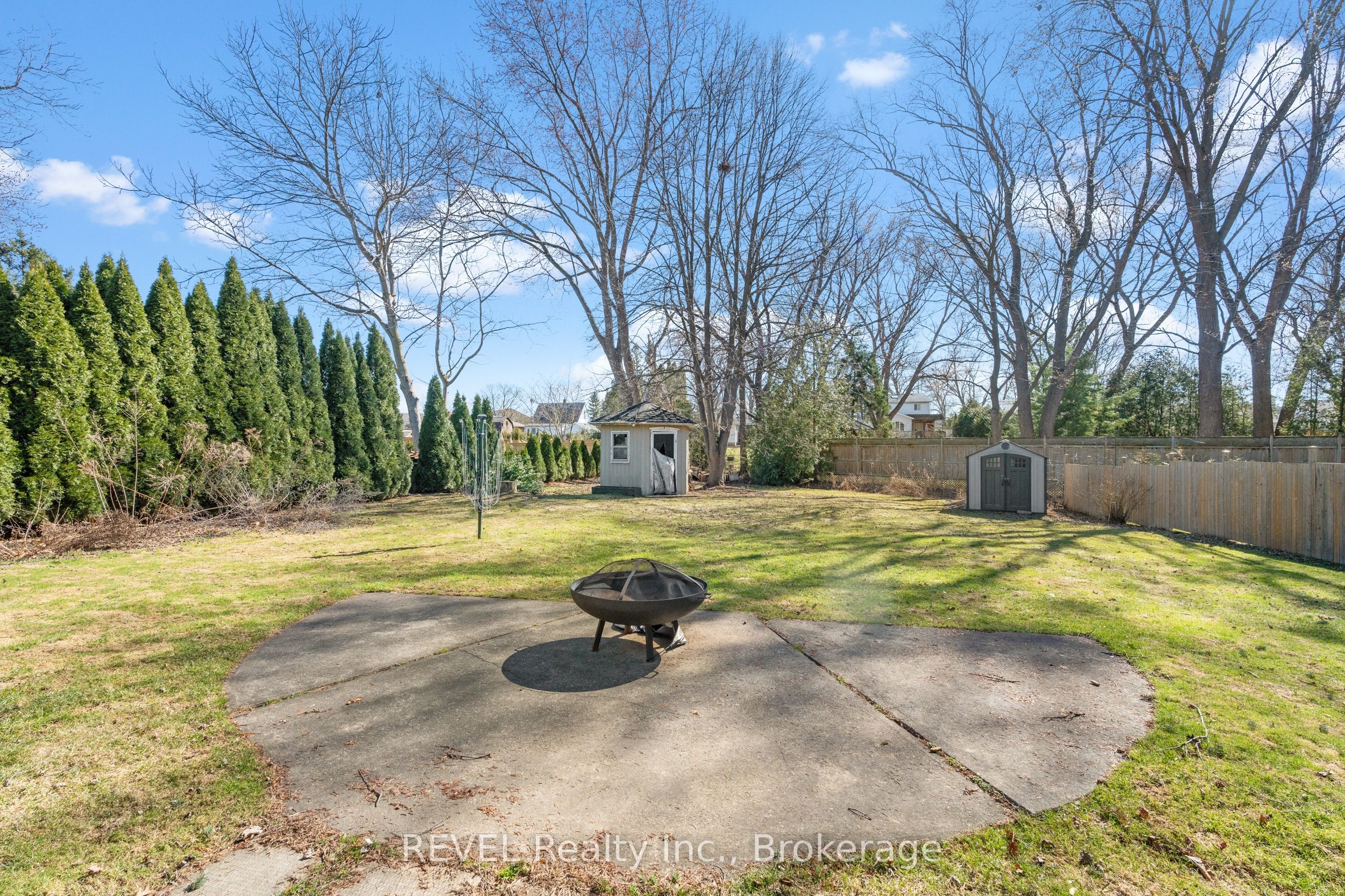 639 Penner Street Property Photo 21
