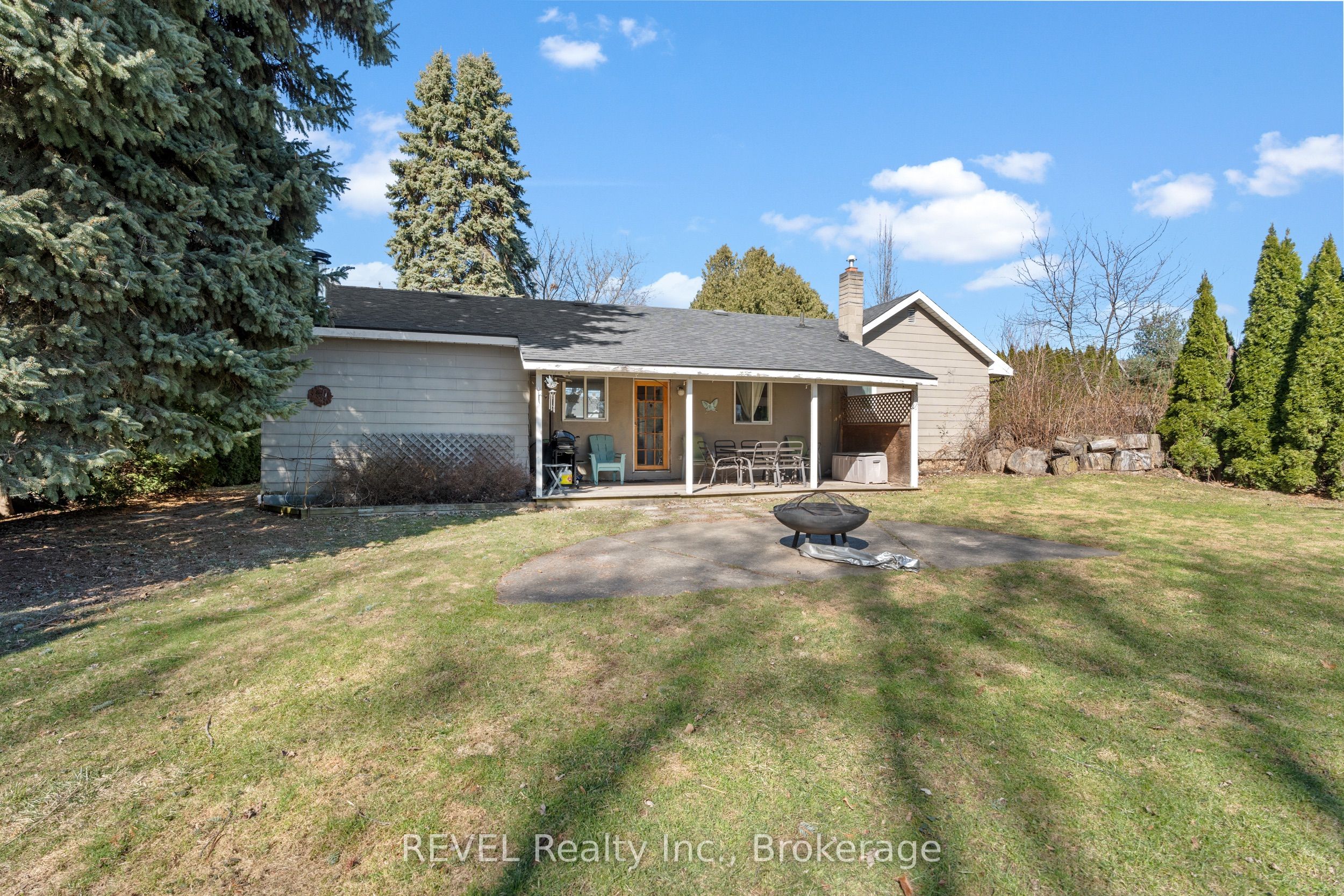 639 Penner Street Property Photo 23