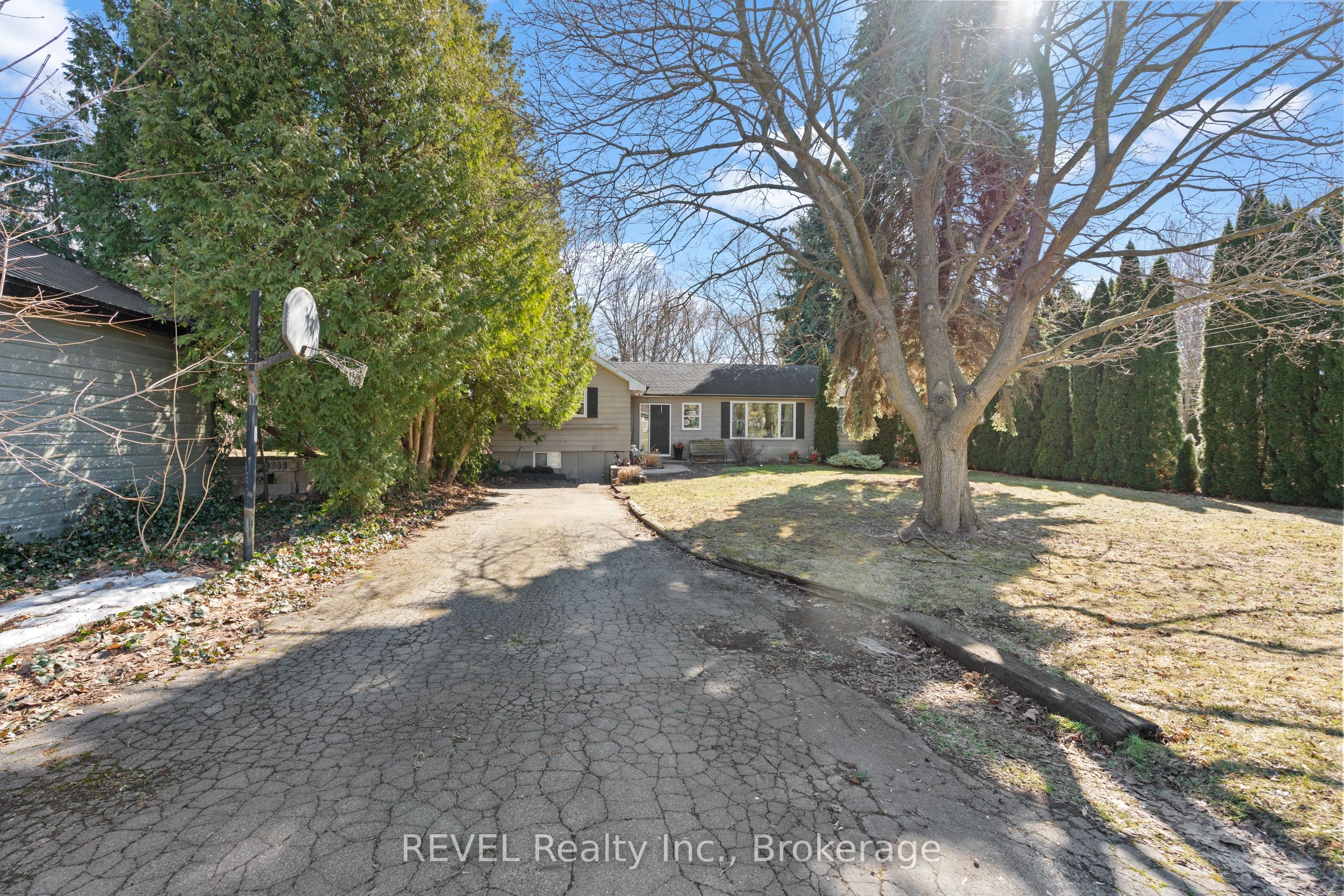 639 Penner Street Property Photo 27