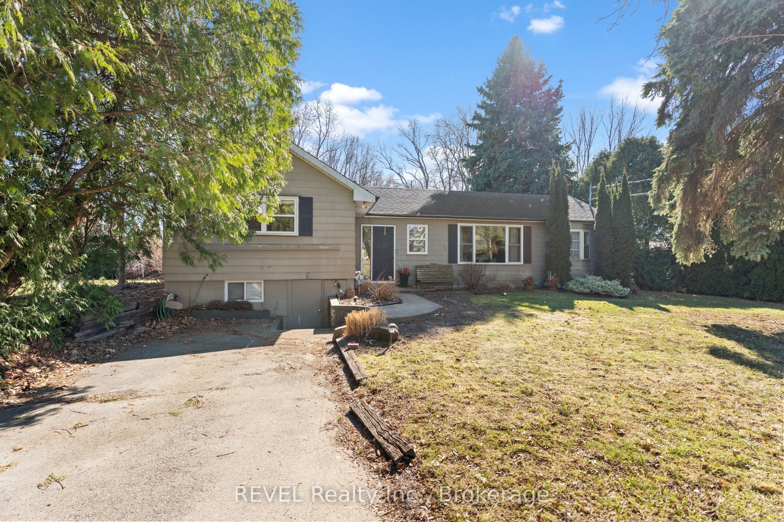 639 Penner Street Property Photo 28