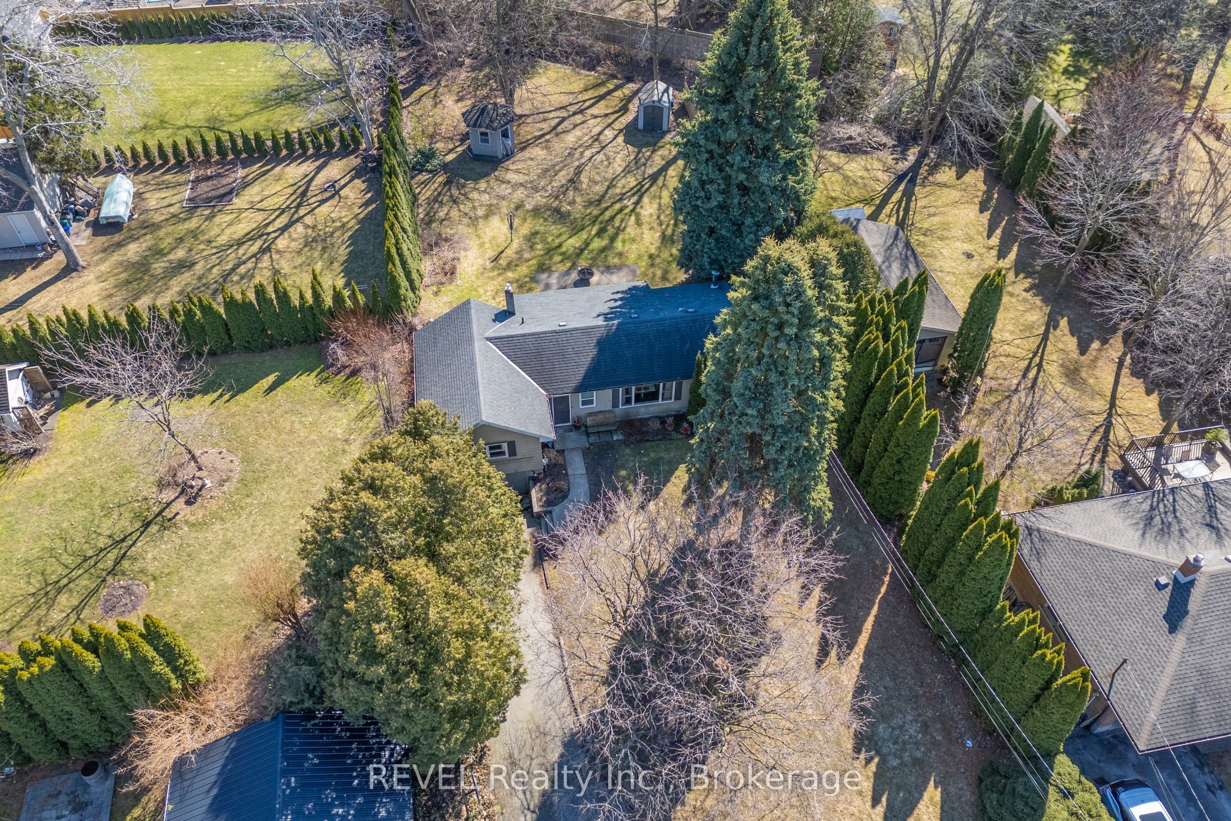 639 Penner Street Property Photo 35