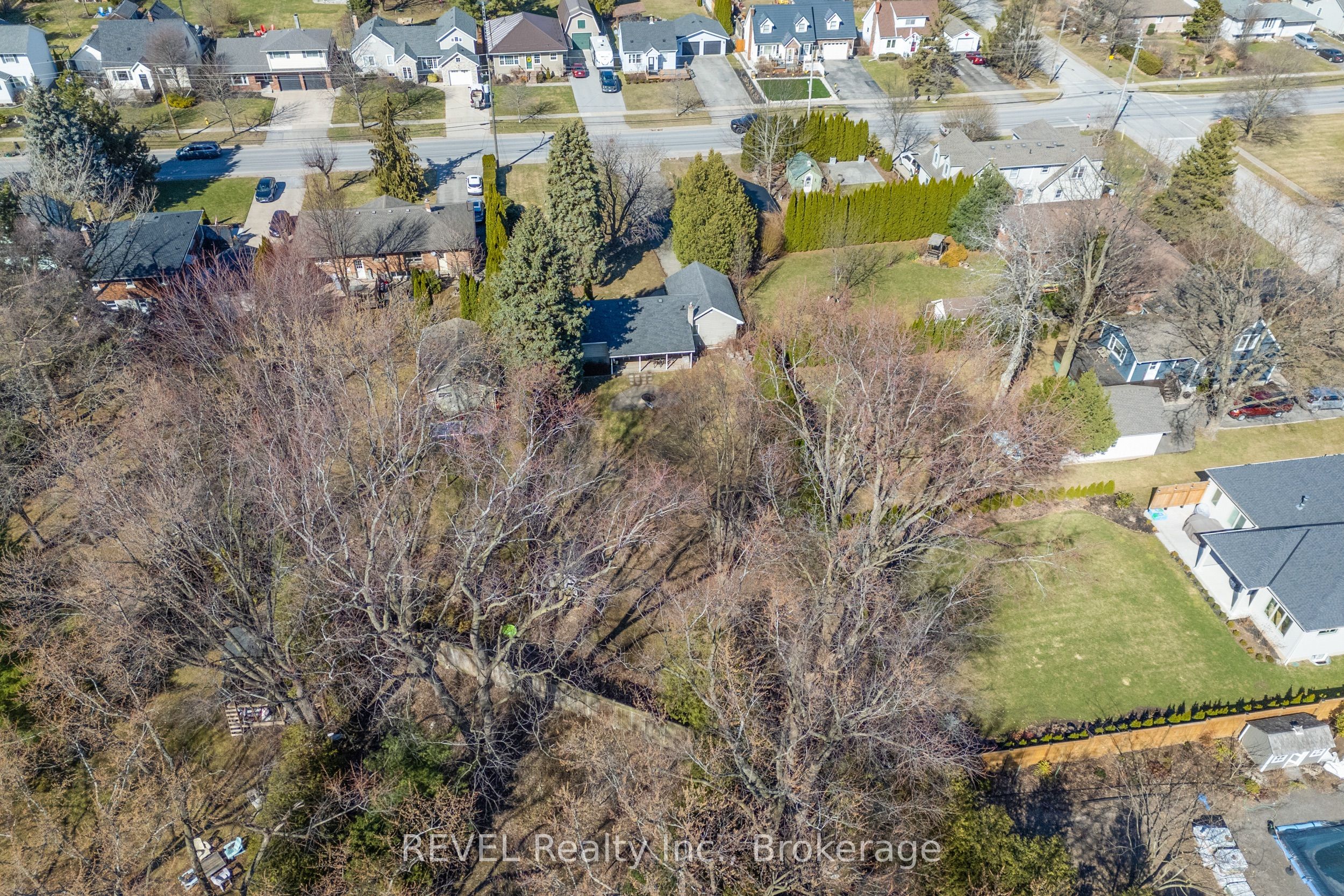 639 Penner Street Property Photo 39