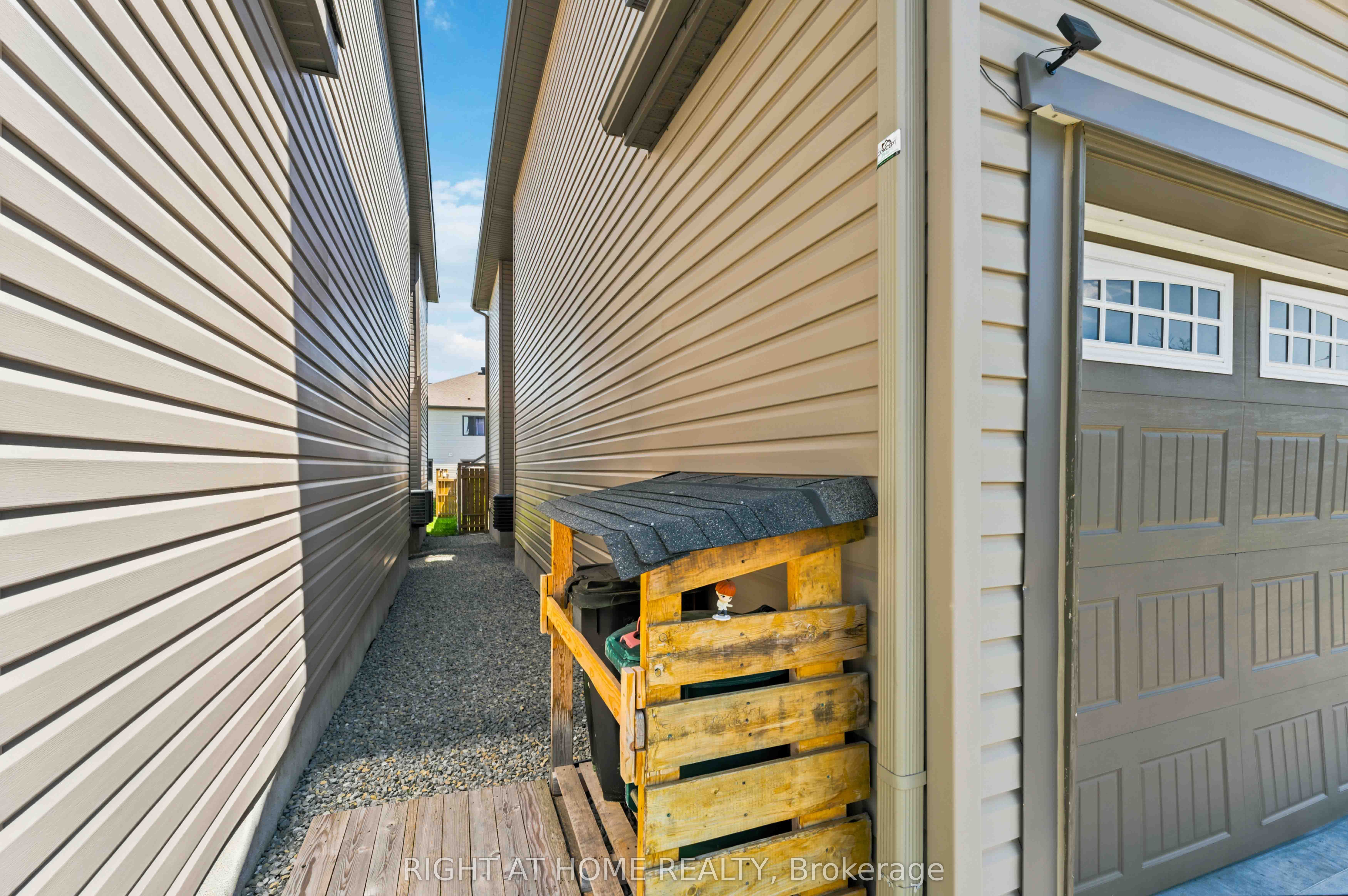 209 Quarter Horse Street Property Photo 32