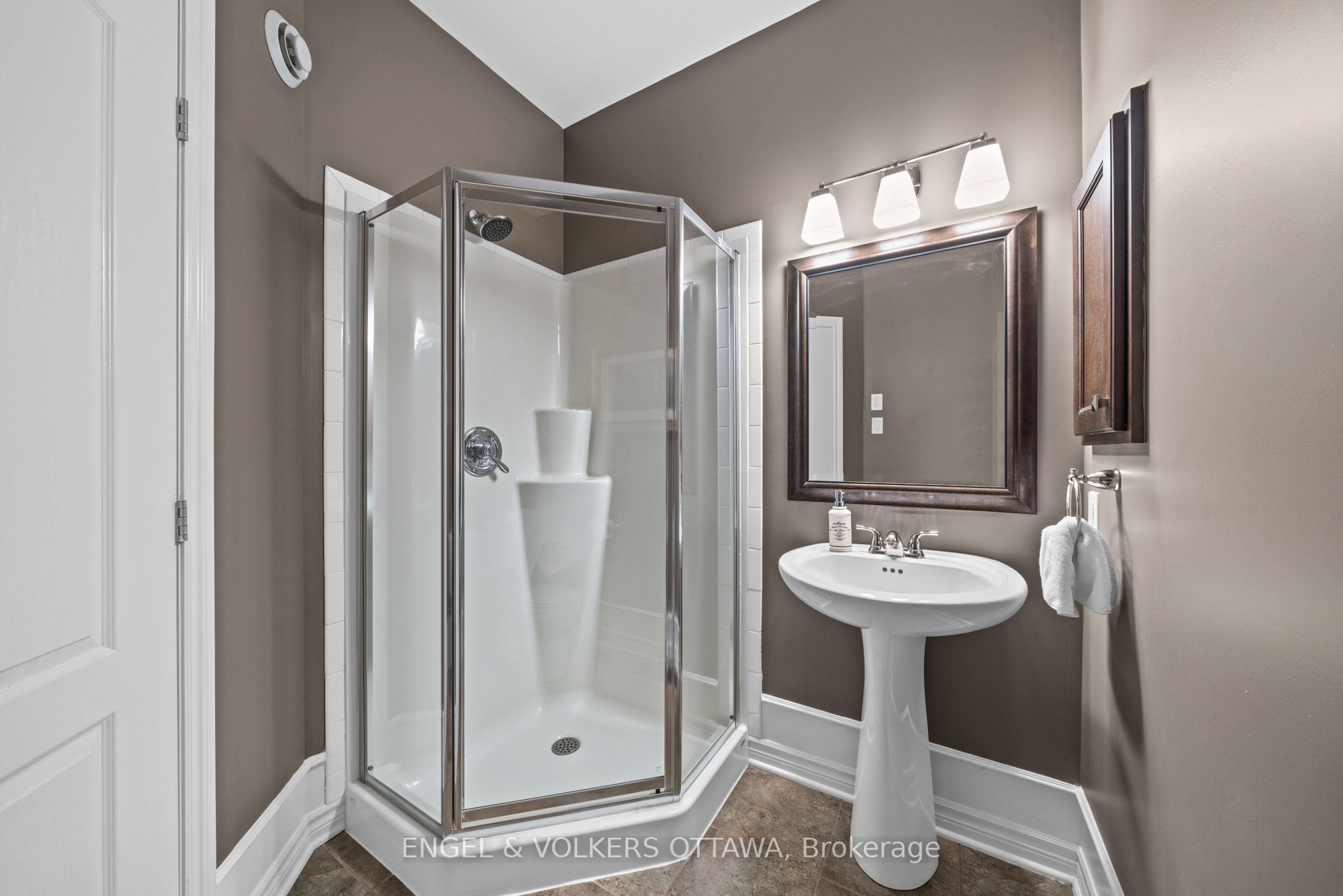 112 Equinelle Drive Property Photo 28