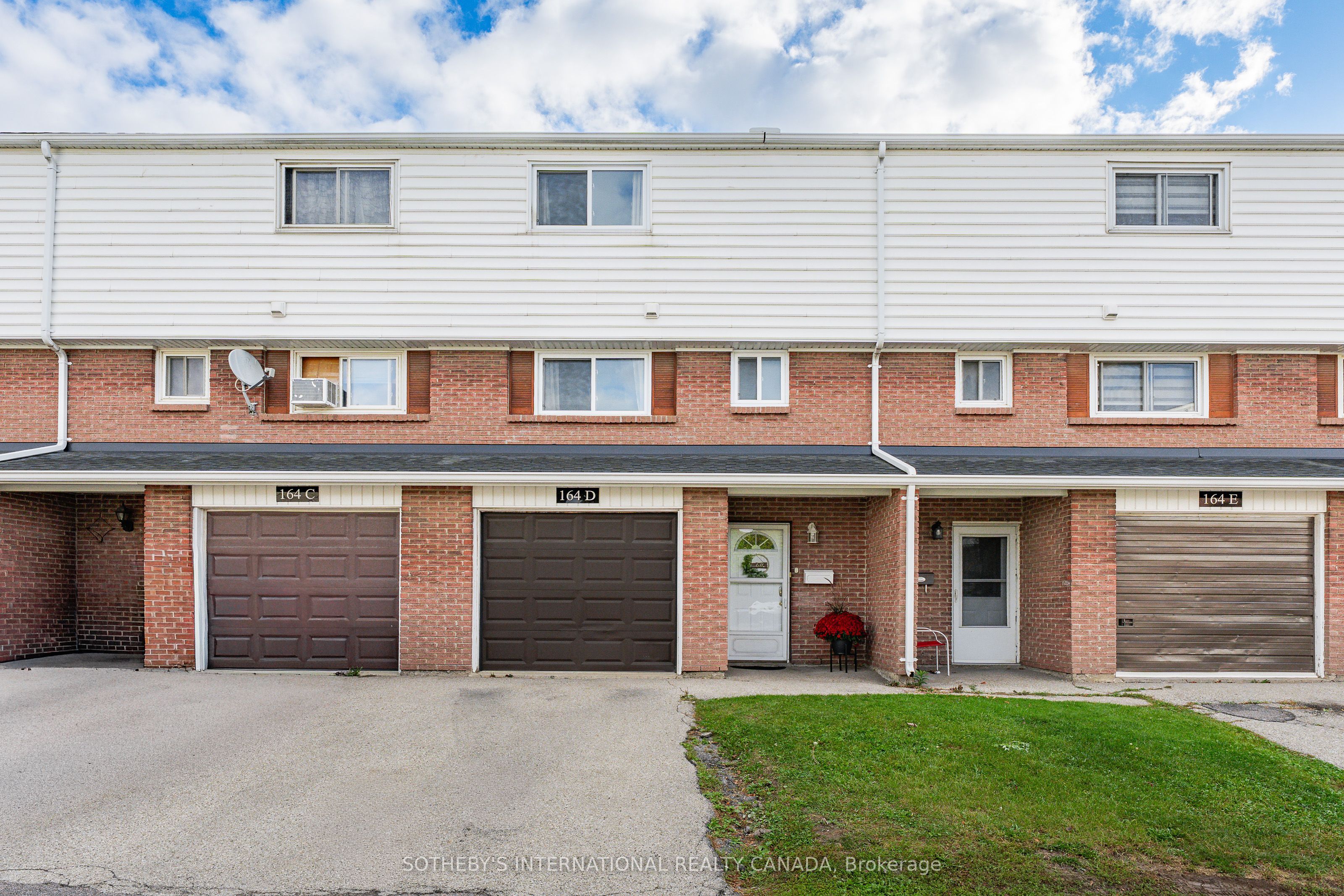 164 Henry Street D Property Photo 1