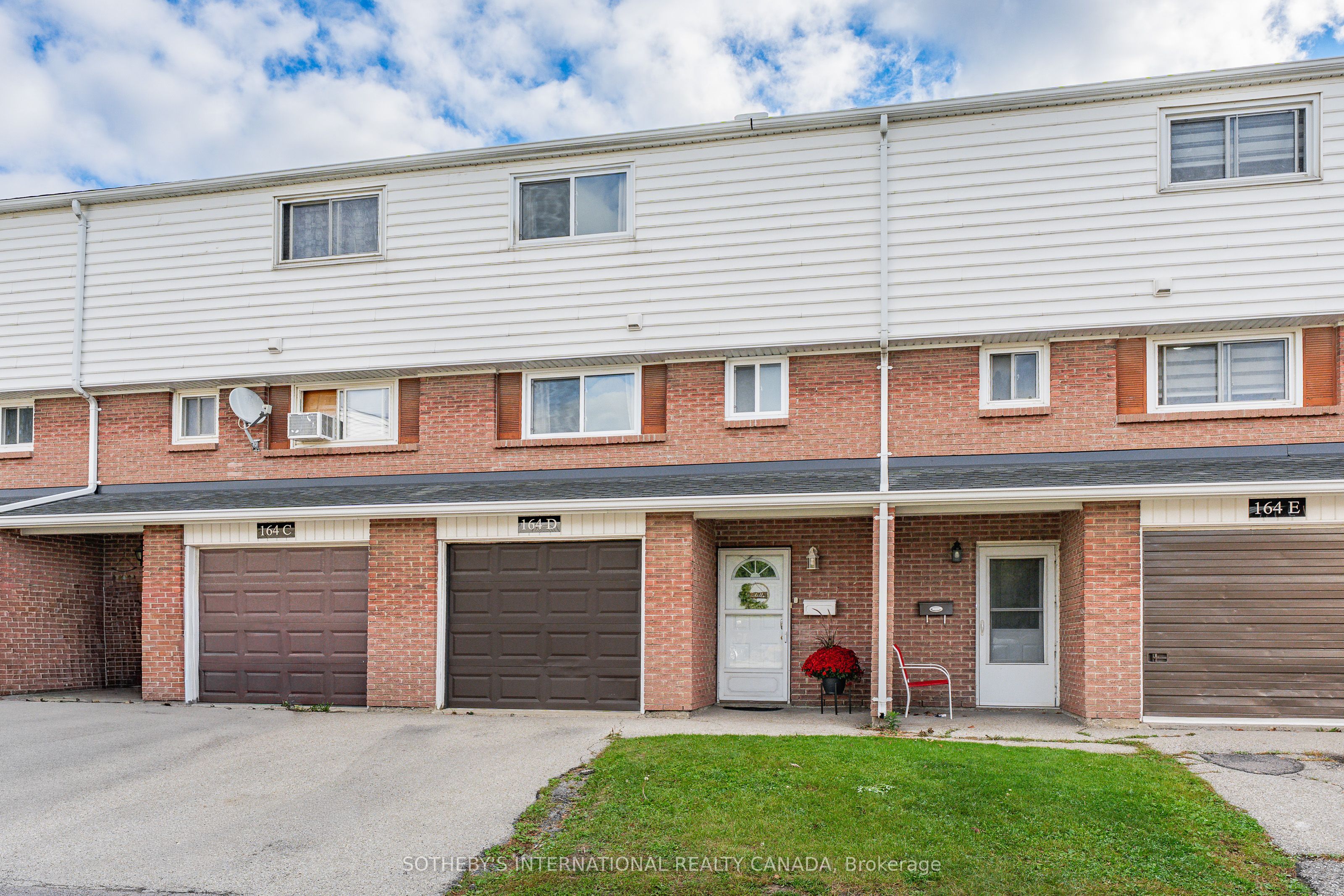 164 Henry Street D Property Photo 3