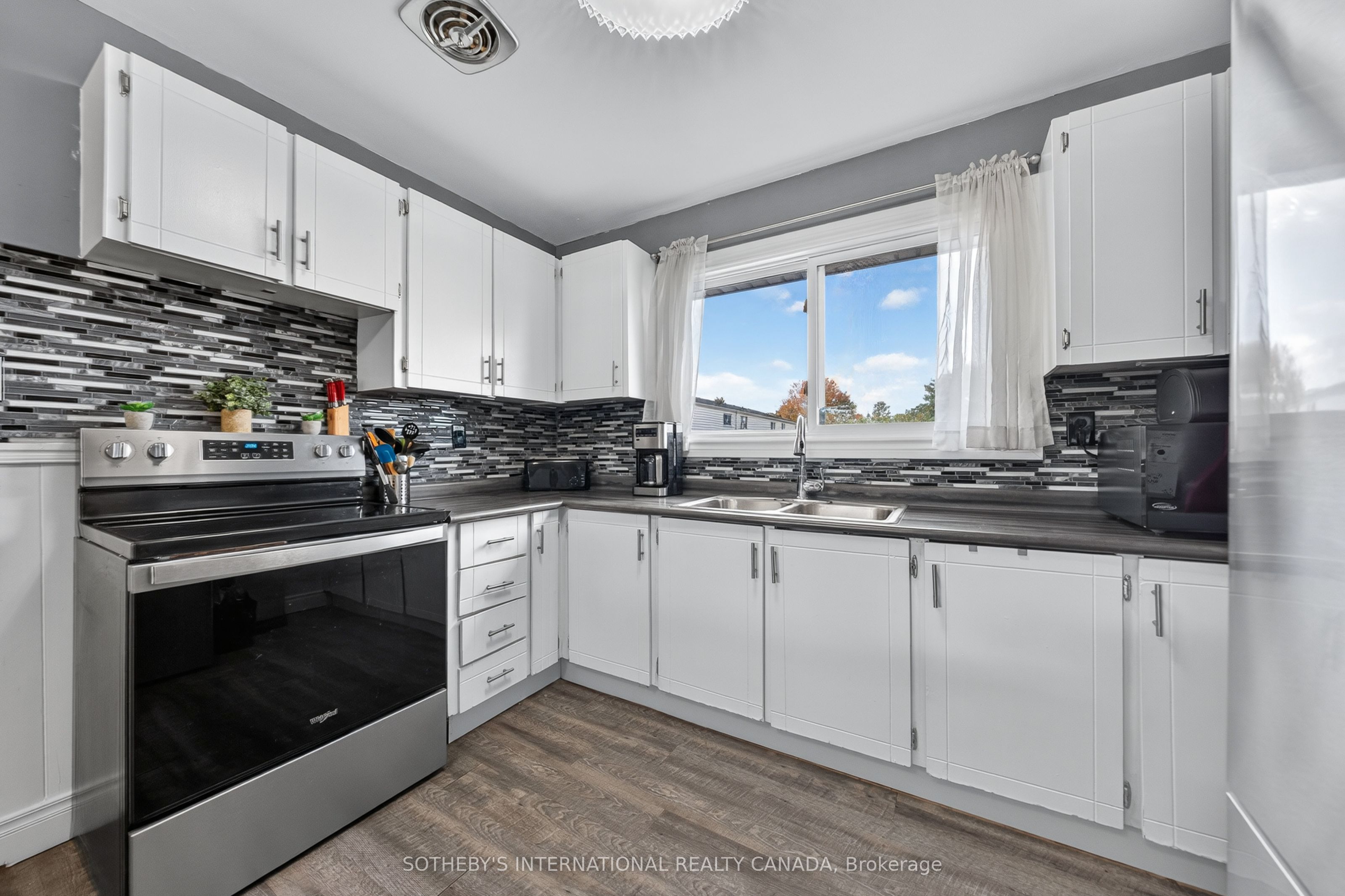 164 Henry Street D Property Photo 18