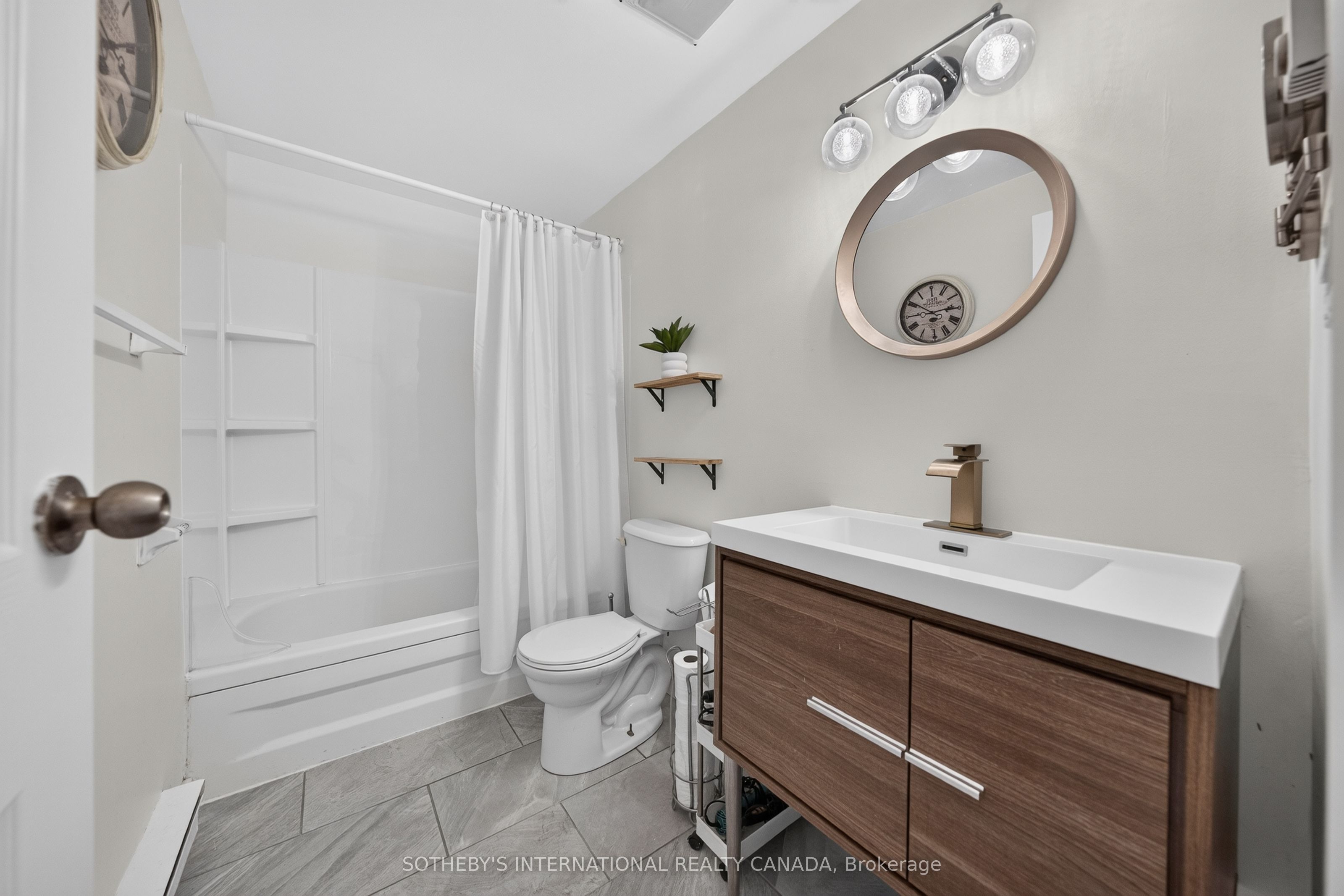 164 Henry Street D Property Photo 32