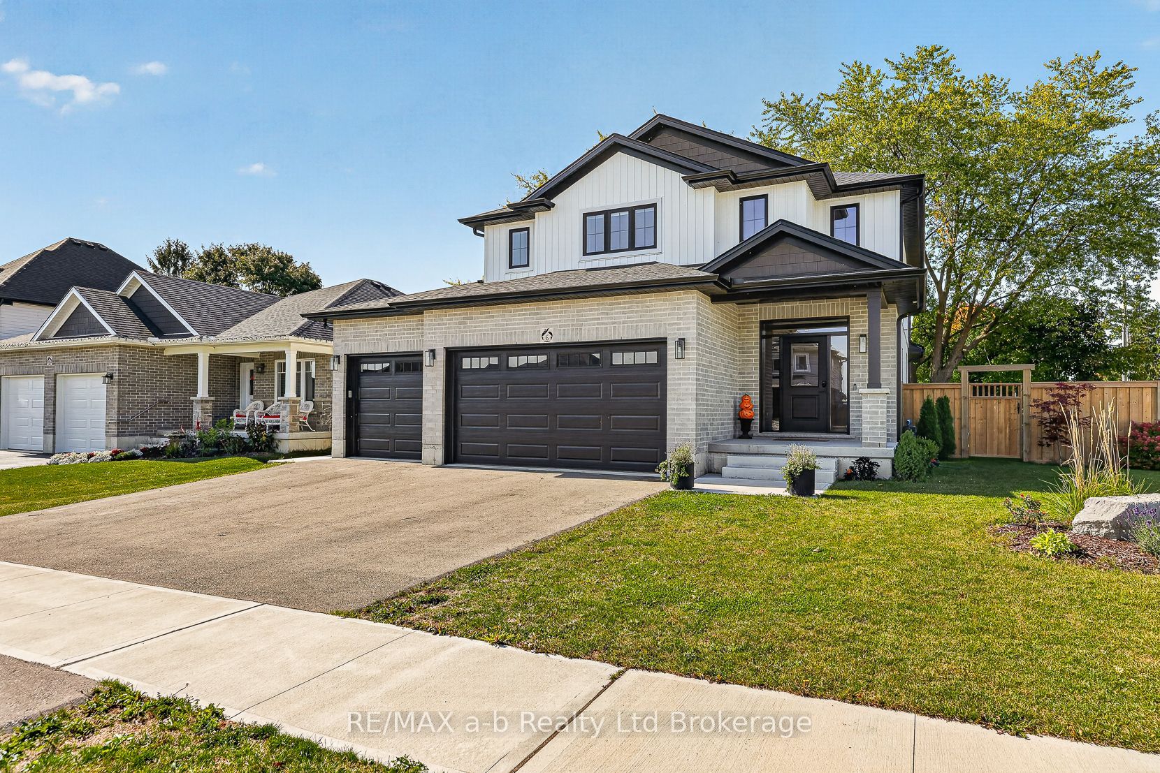 6 Diamond Street Property Photo 1
