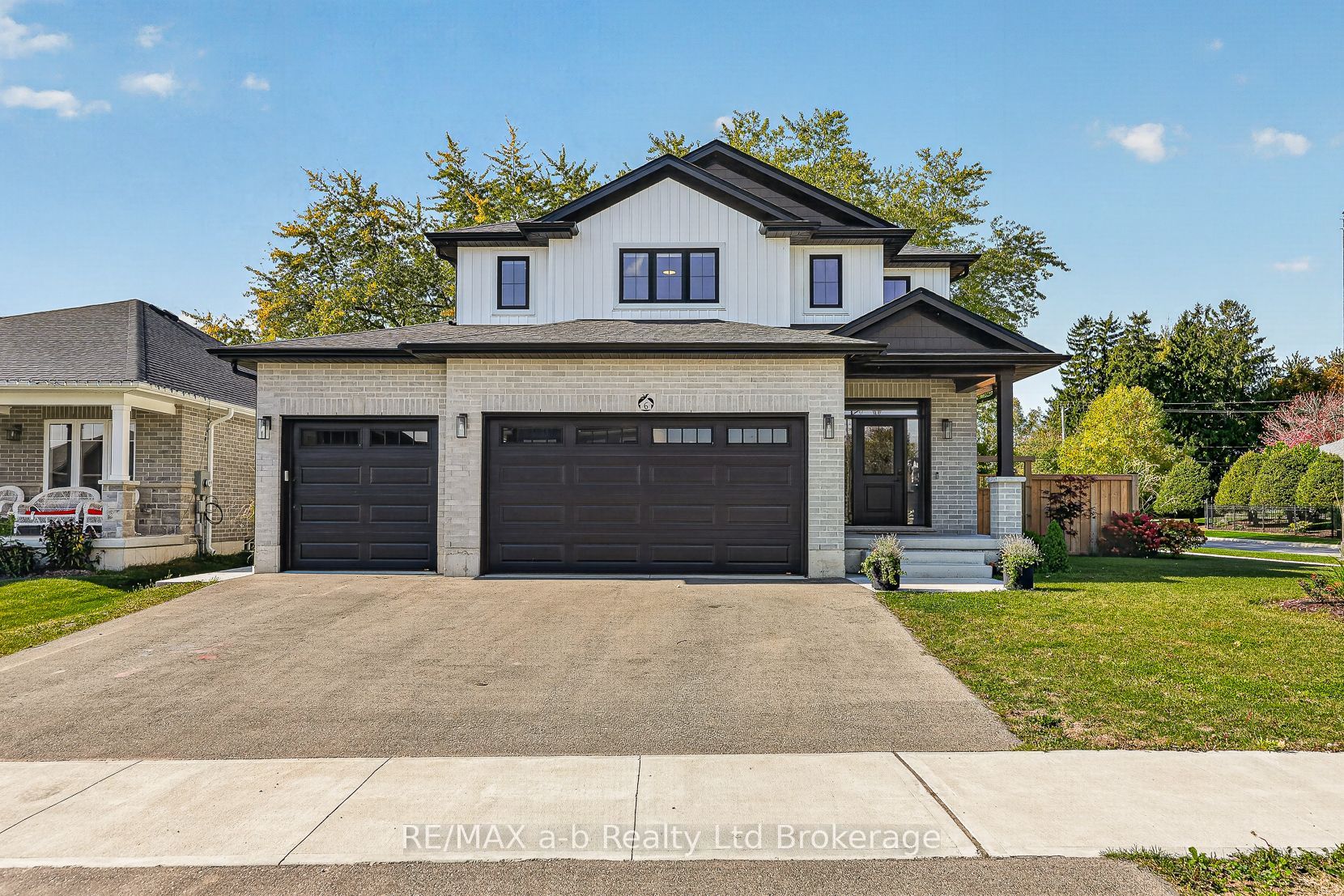 6 Diamond Street Property Photo 2