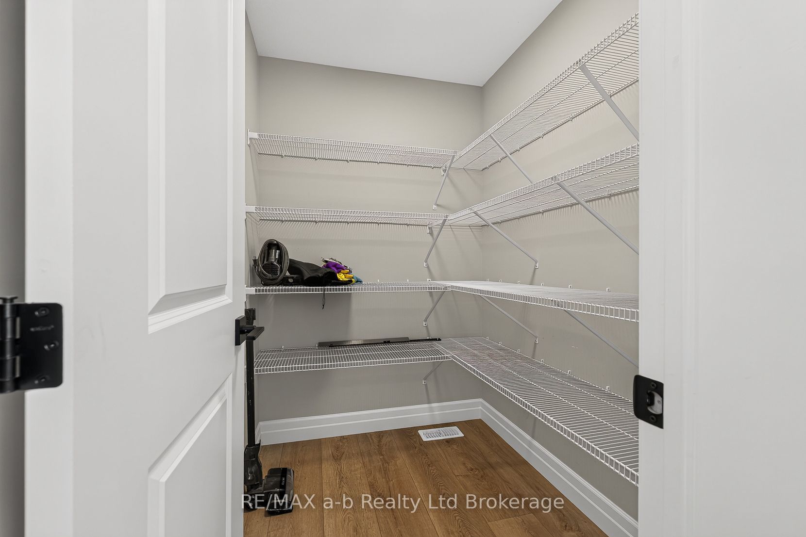 6 Diamond Street Property Photo 13