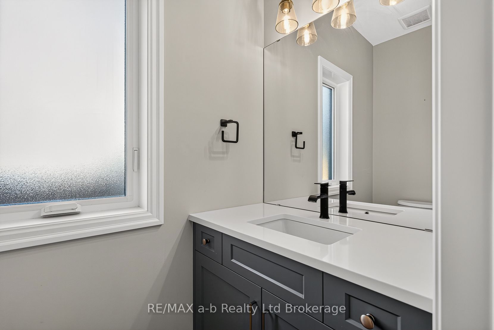 6 Diamond Street Property Photo 18