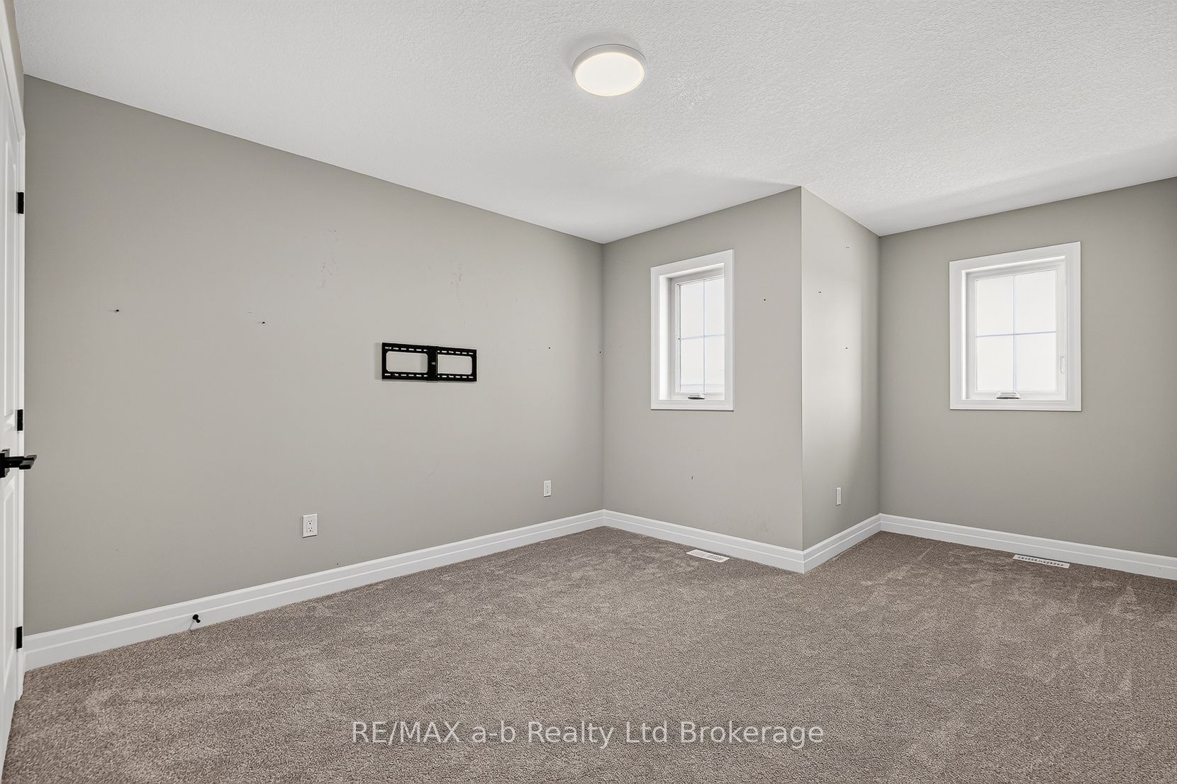 6 Diamond Street Property Photo 23