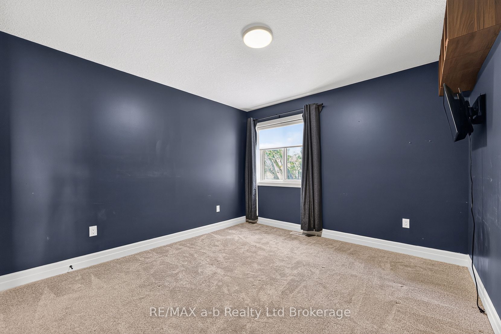 6 Diamond Street Property Photo 25