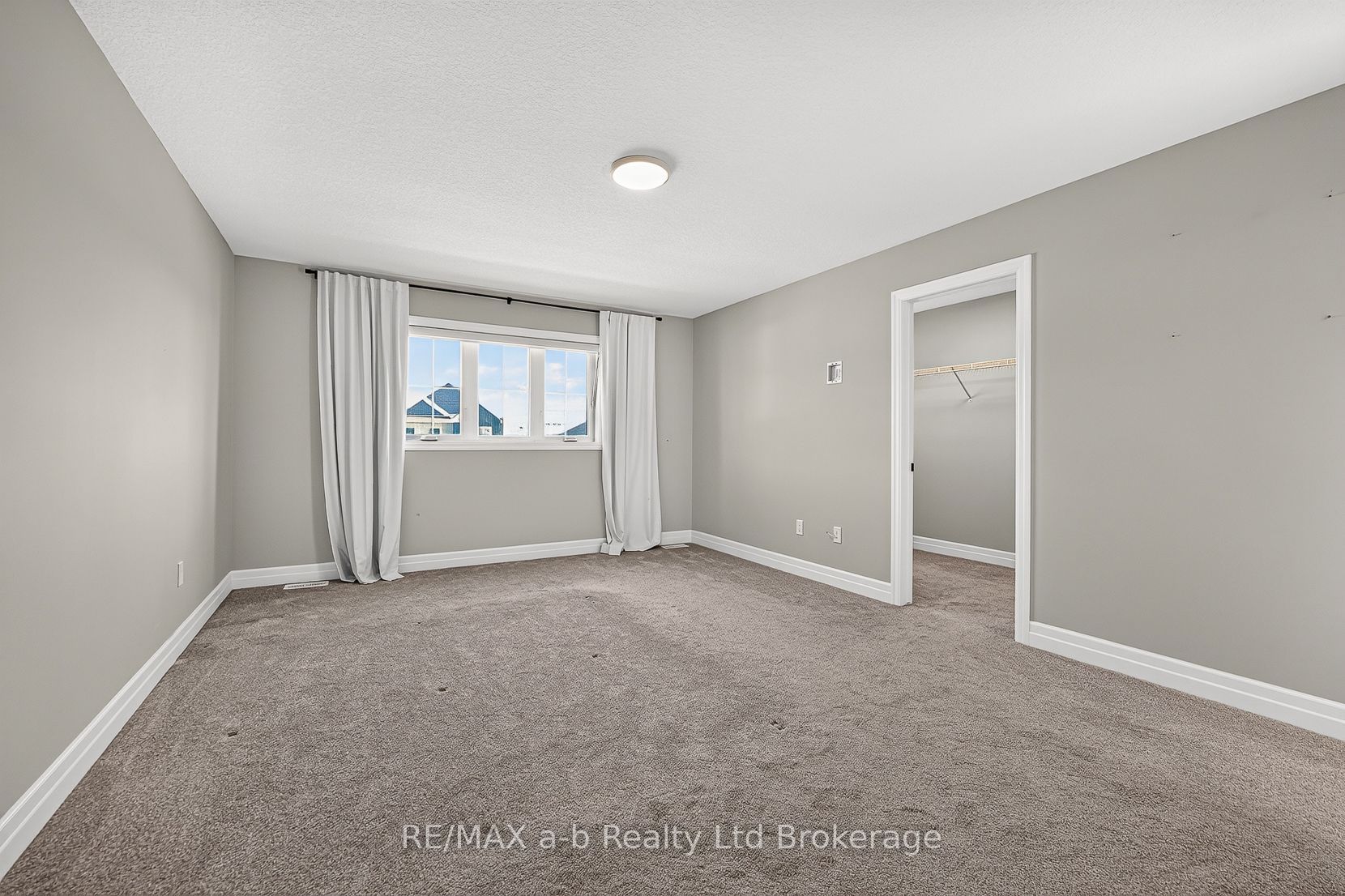 6 Diamond Street Property Photo 28