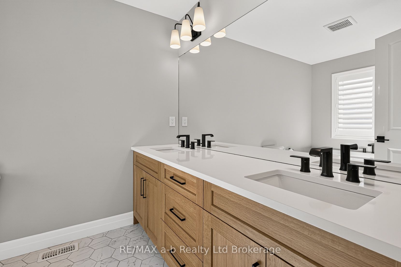 6 Diamond Street Property Photo 31