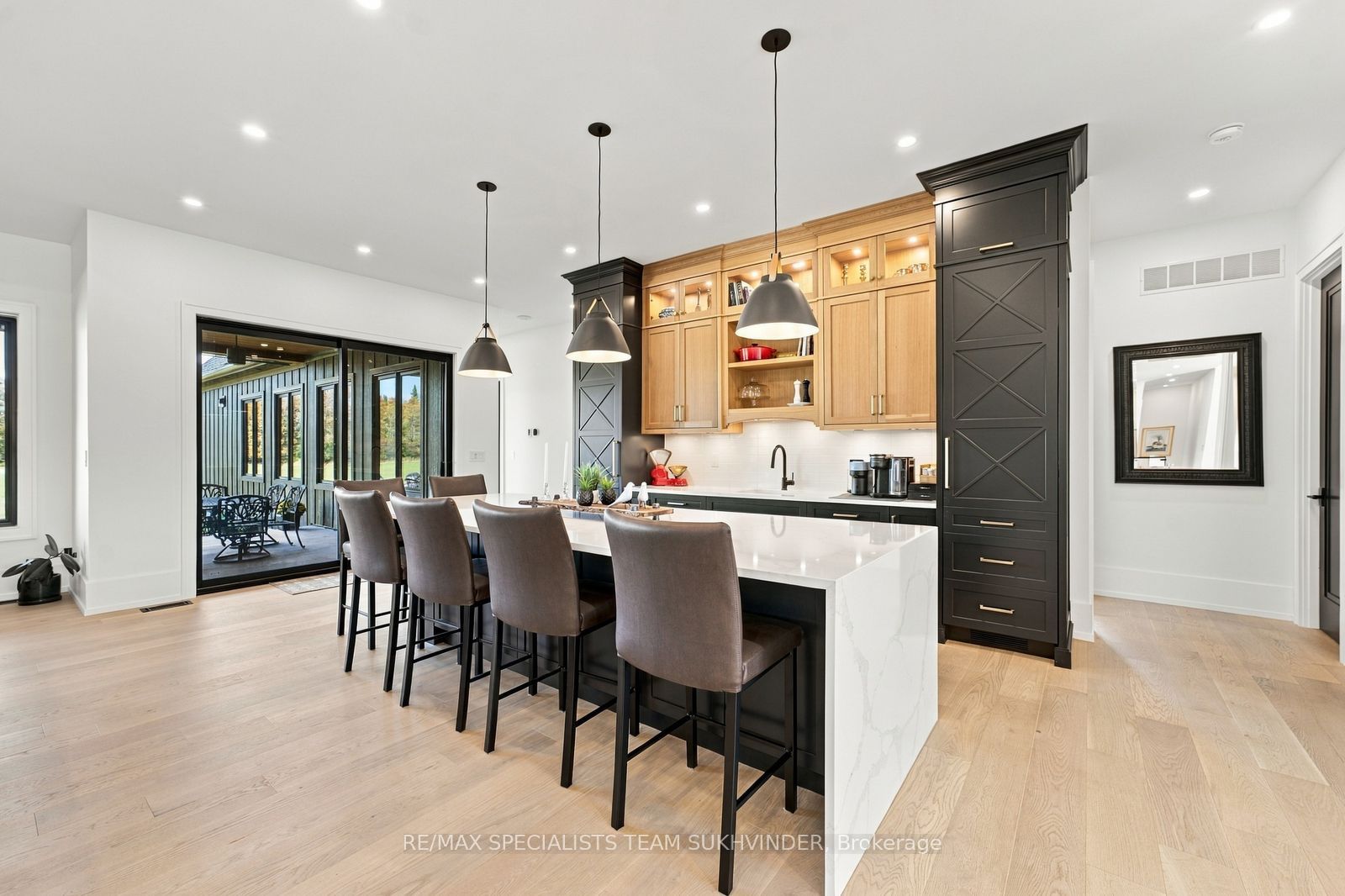6089 First Line Property Photo 15