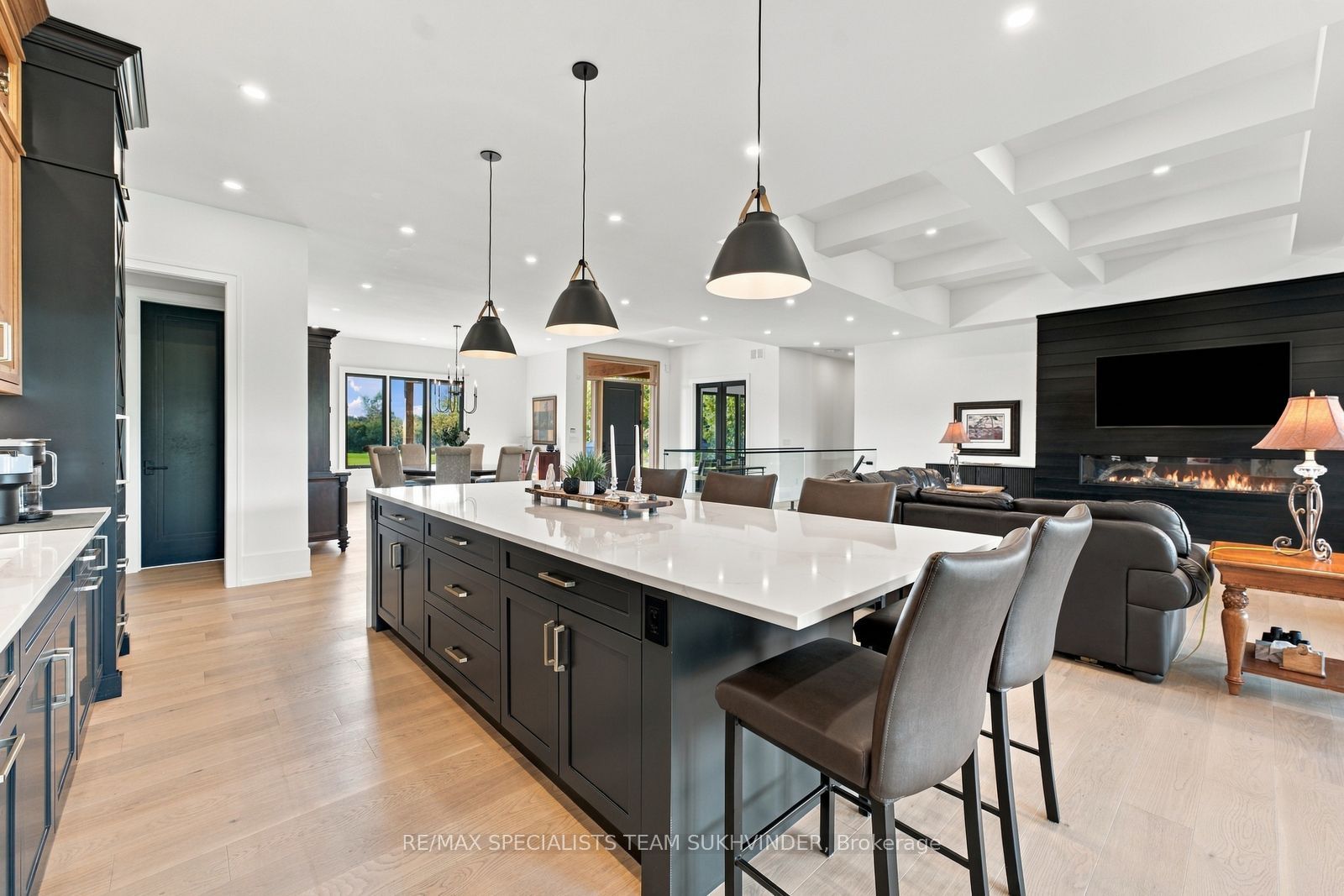 6089 First Line Property Photo 16