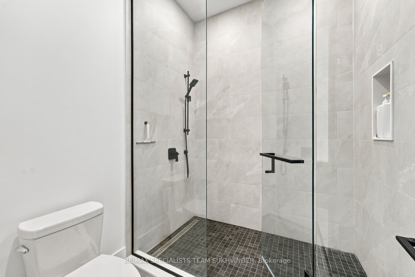 6089 First Line Property Photo 28