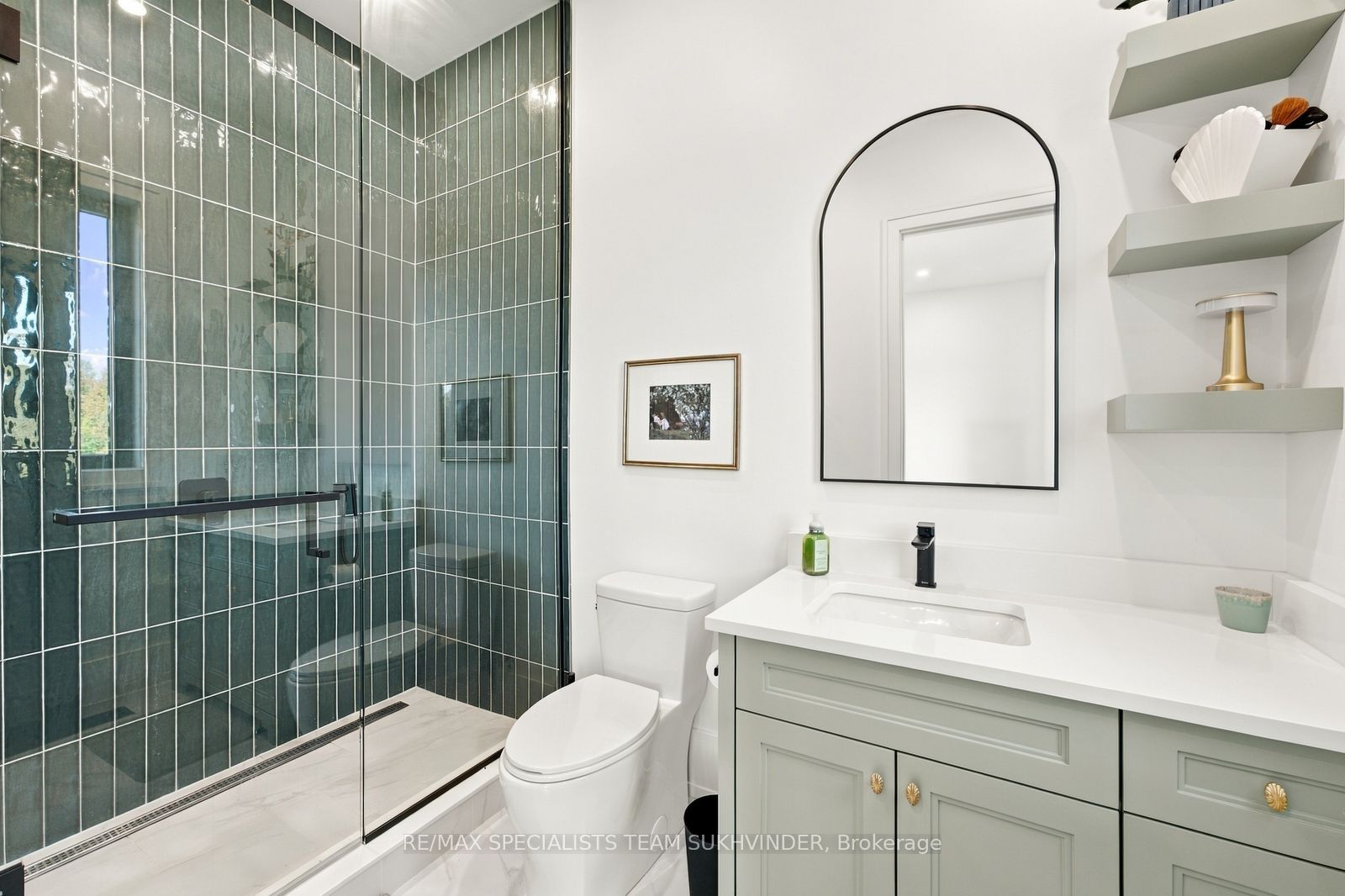 6089 First Line Property Photo 31
