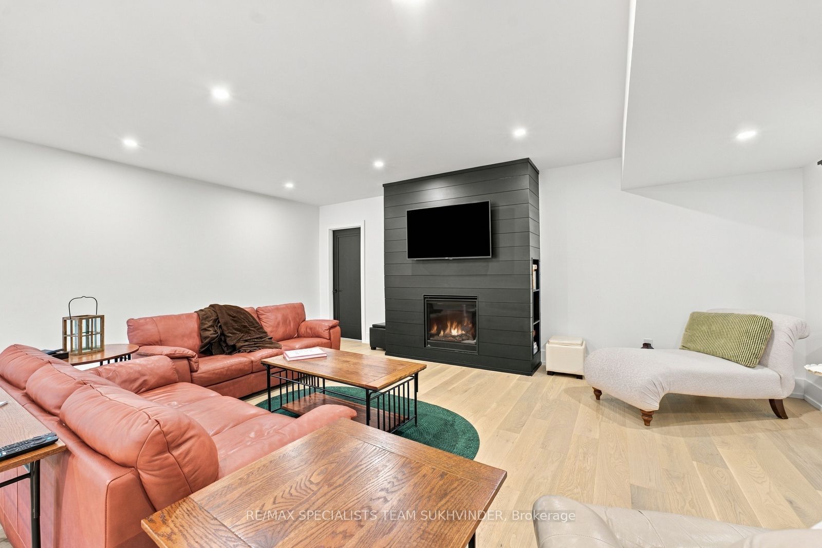6089 First Line Property Photo 33