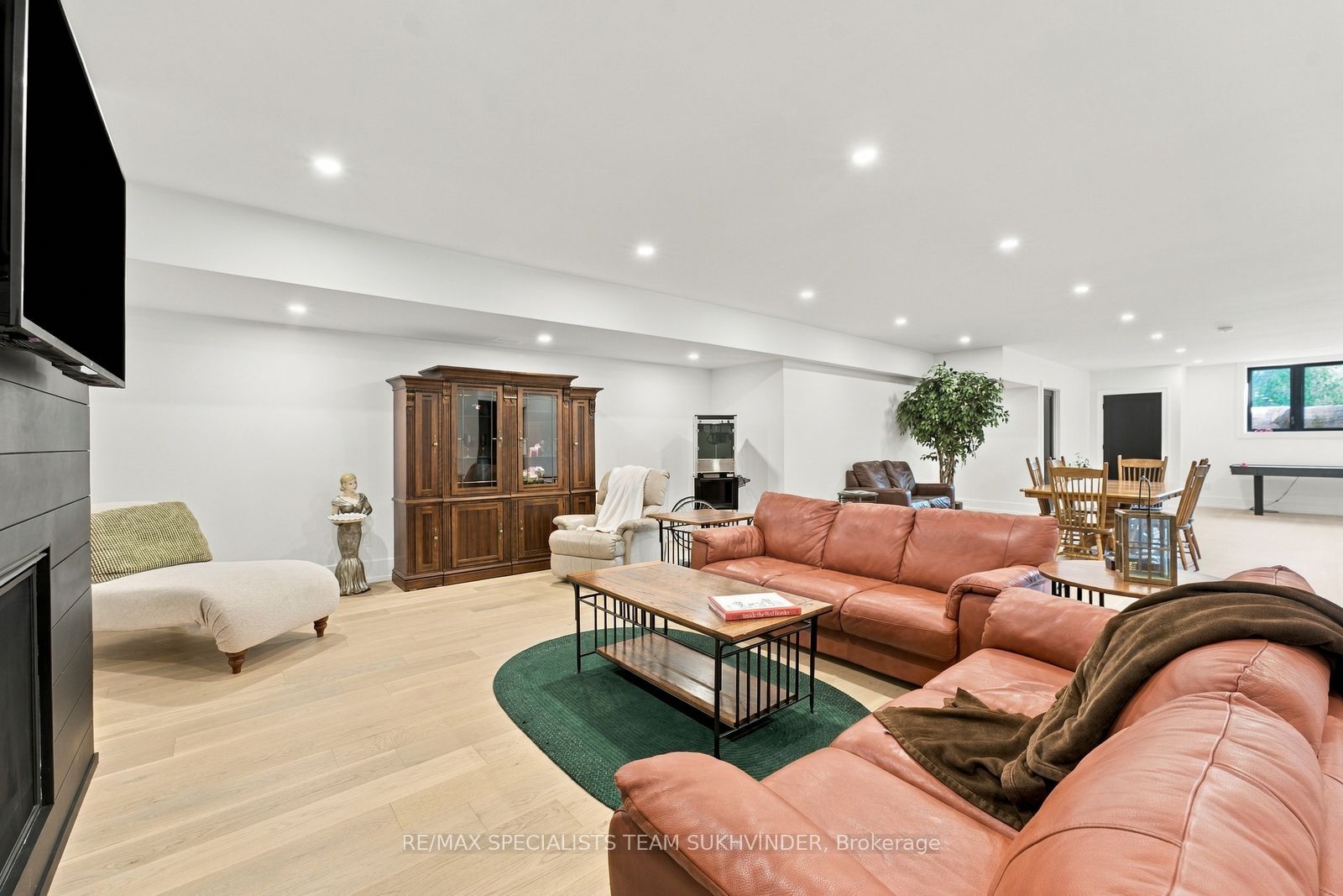 6089 First Line Property Photo 34