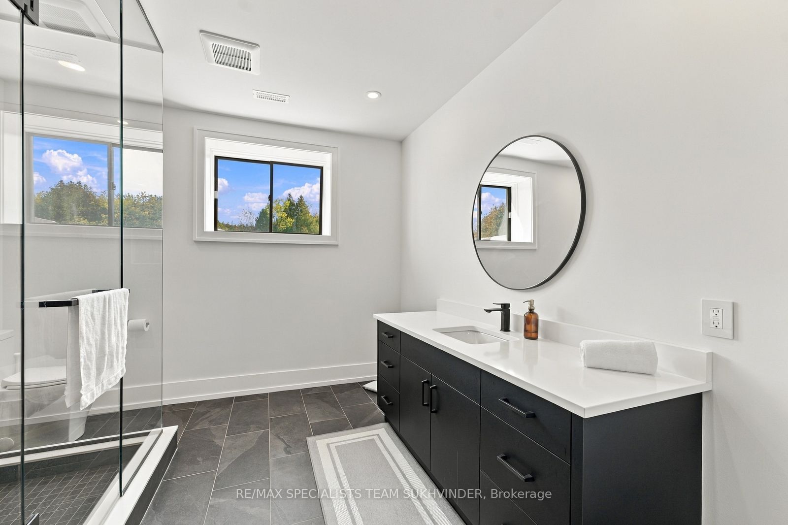 6089 First Line Property Photo 35