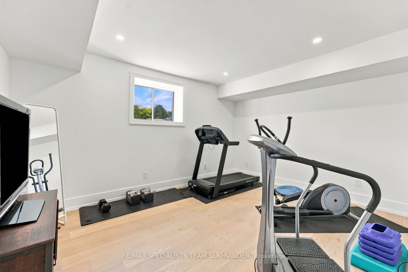 6089 First Line Property Photo 37
