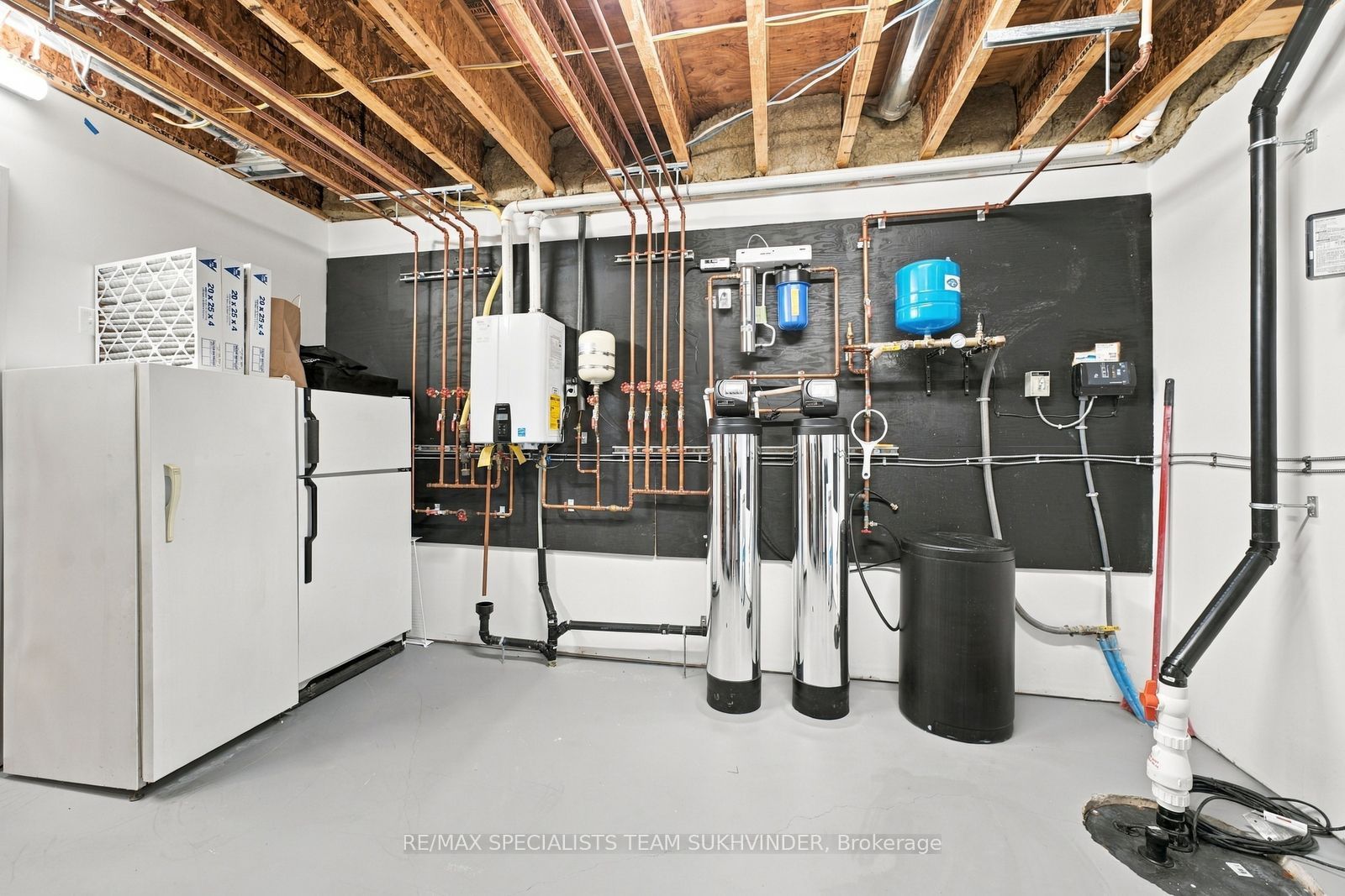6089 First Line Property Photo 38
