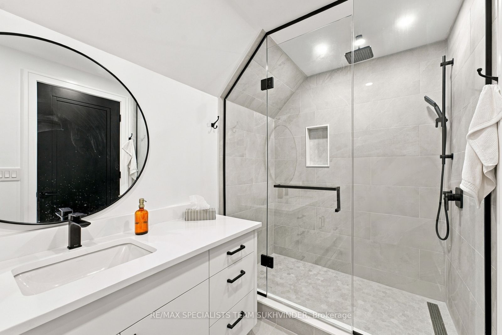 6089 First Line Property Photo 47