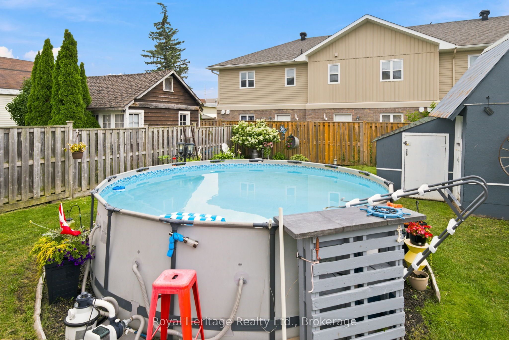 61 Lindsay Street N Property Photo 5