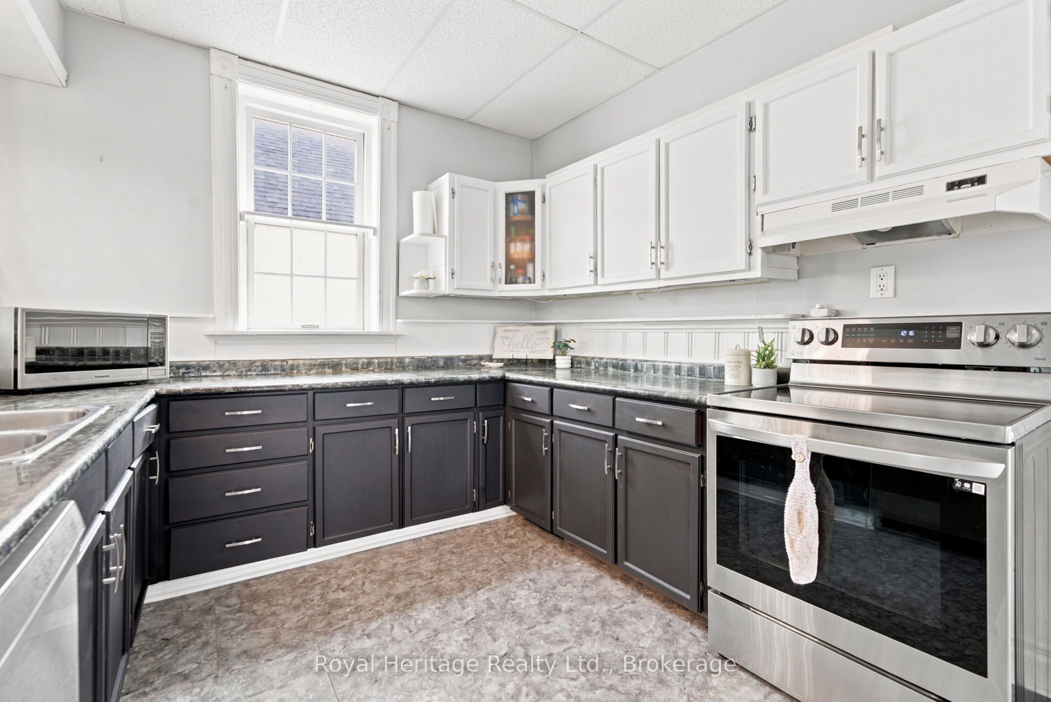61 Lindsay Street N Property Photo 6