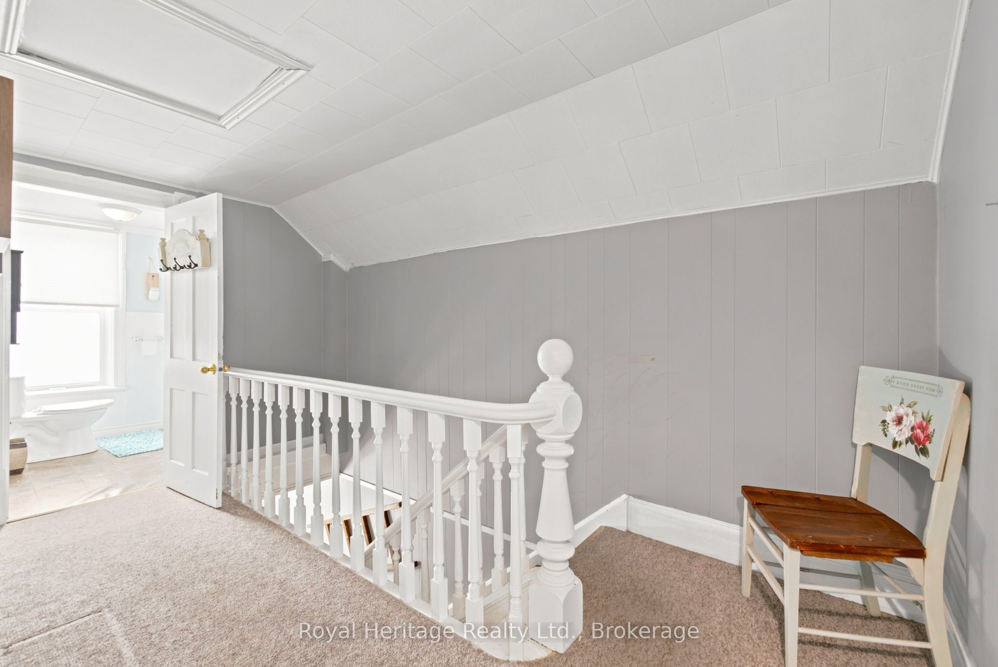 61 Lindsay Street N Property Photo 16