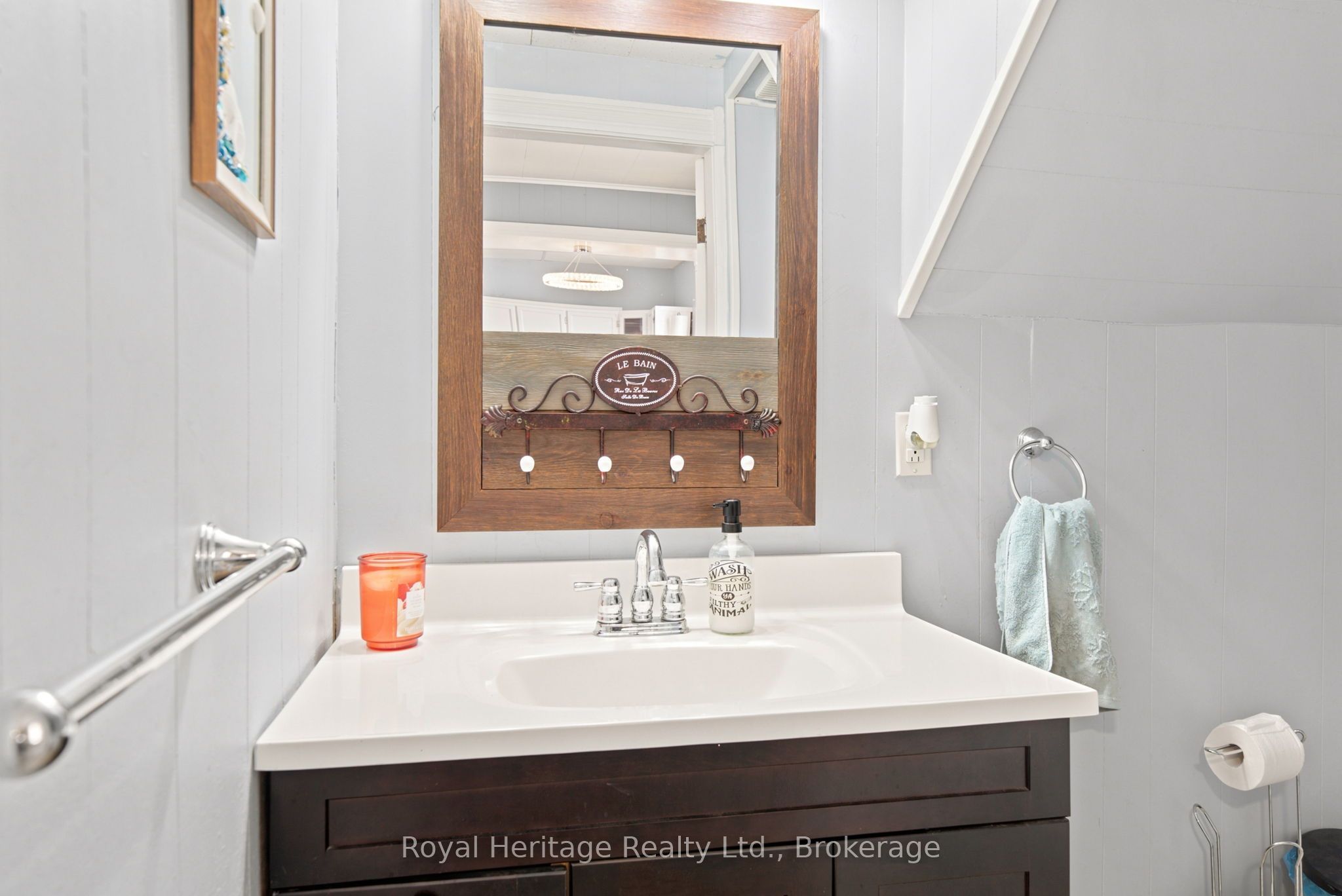 61 Lindsay Street N Property Photo 24