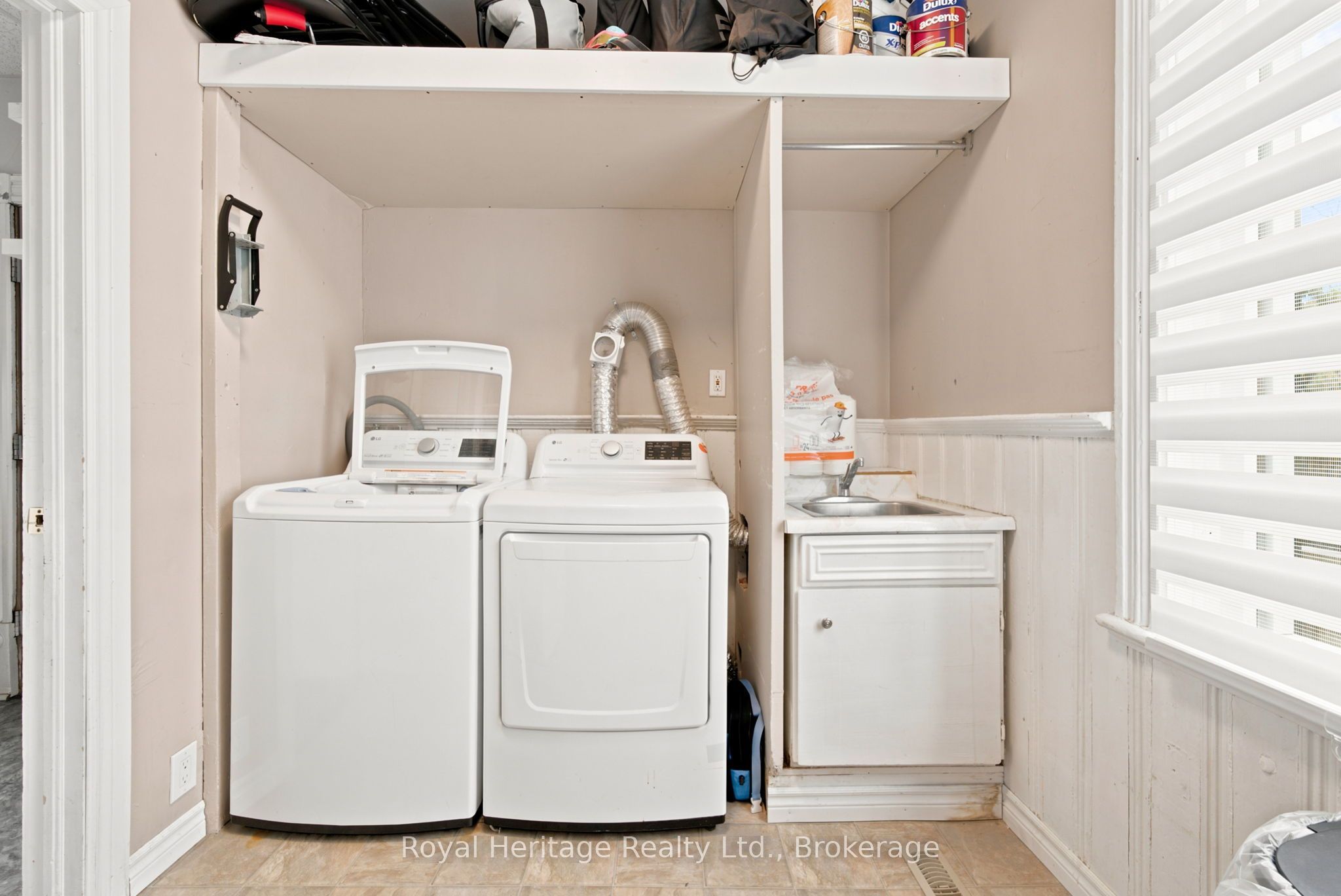 61 Lindsay Street N Property Photo 26