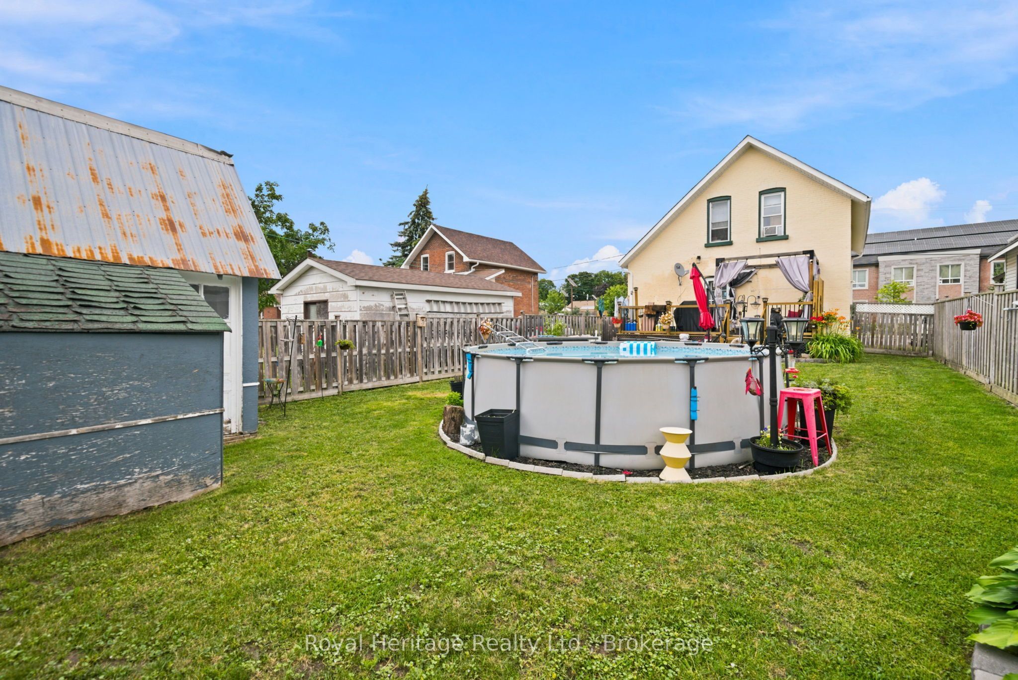 61 Lindsay Street N Property Photo 27