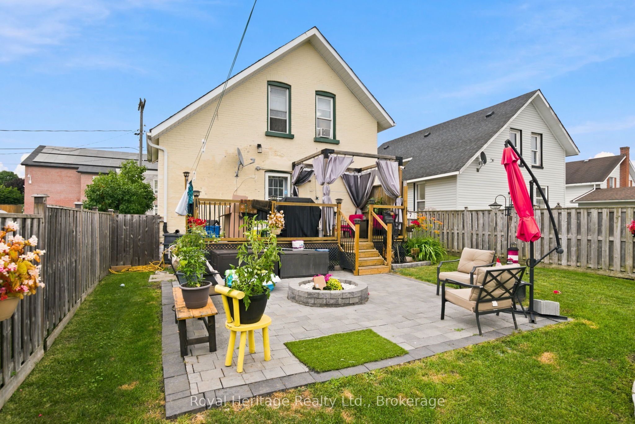 61 Lindsay Street N Property Photo 35