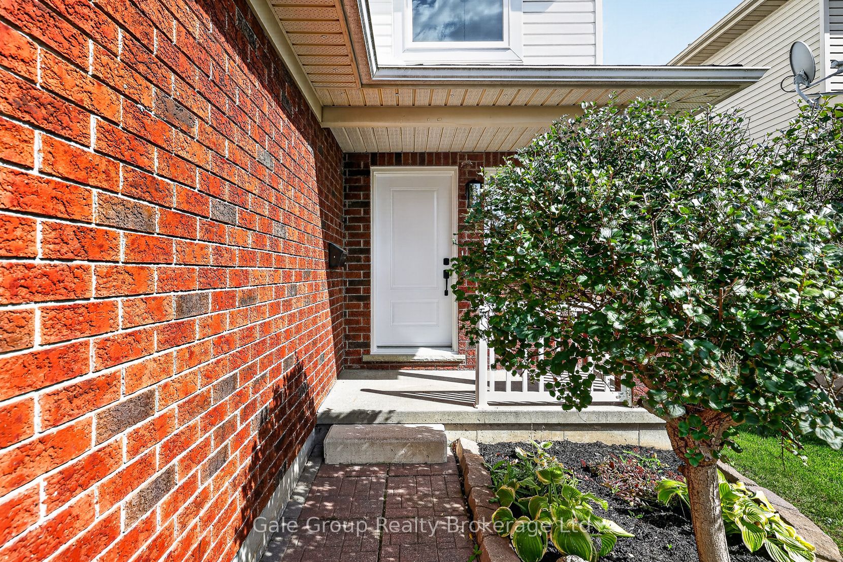 565 Sales Drive Property Photo 4
