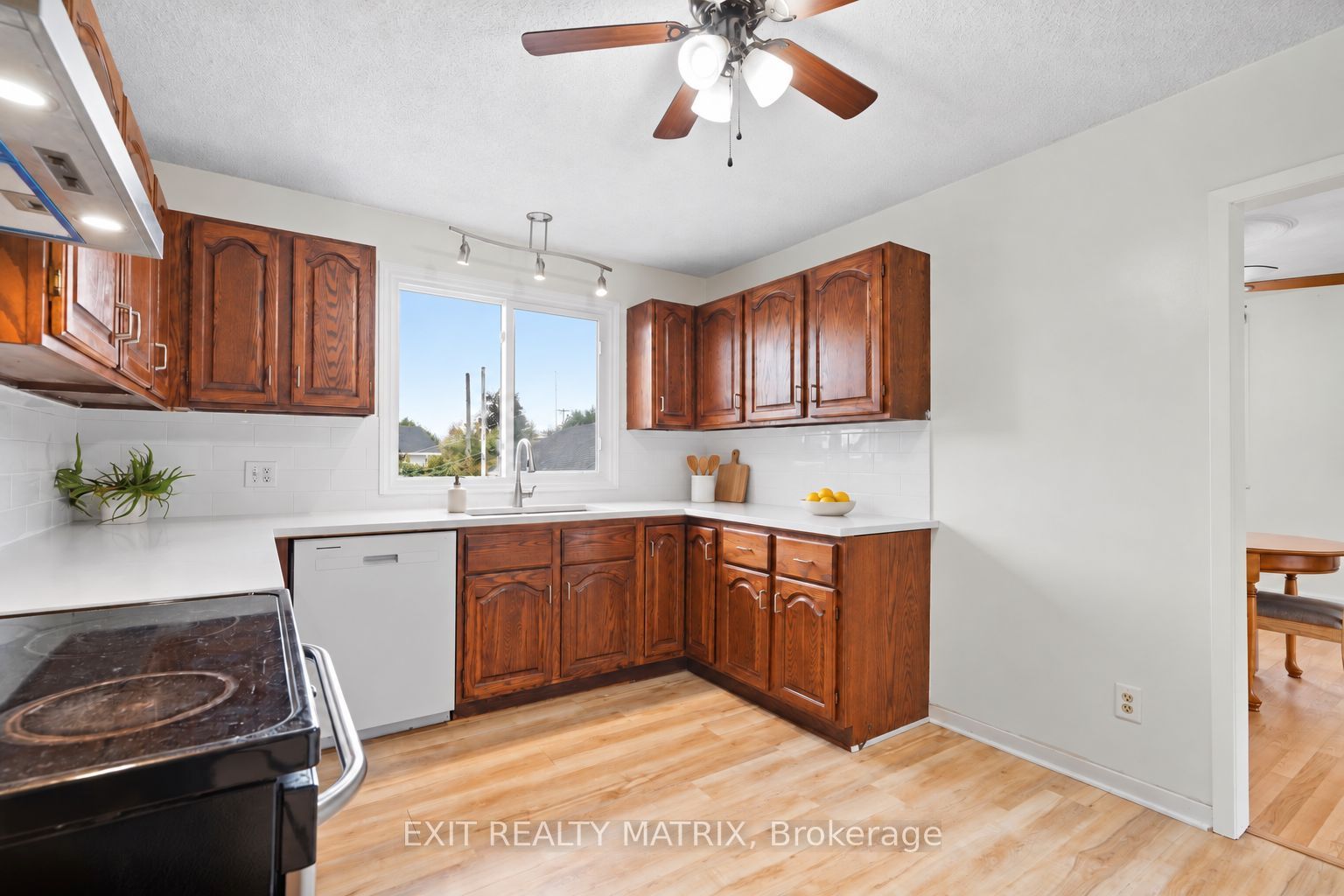 2439 Raymond Street Property Photo 13