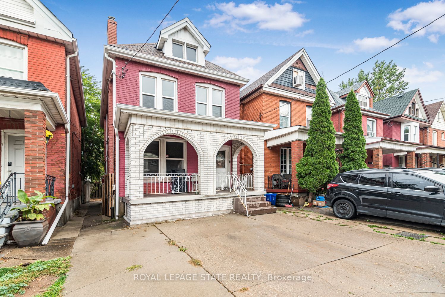 46 Holton Avenue N Property Photo 4