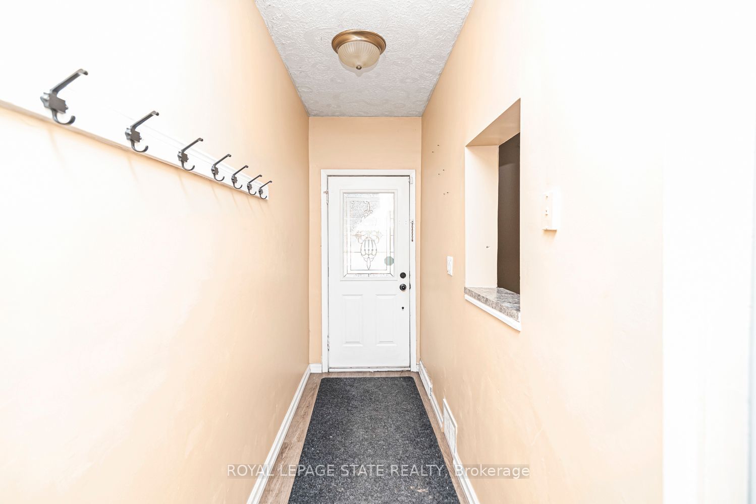 46 Holton Avenue N Property Photo 6