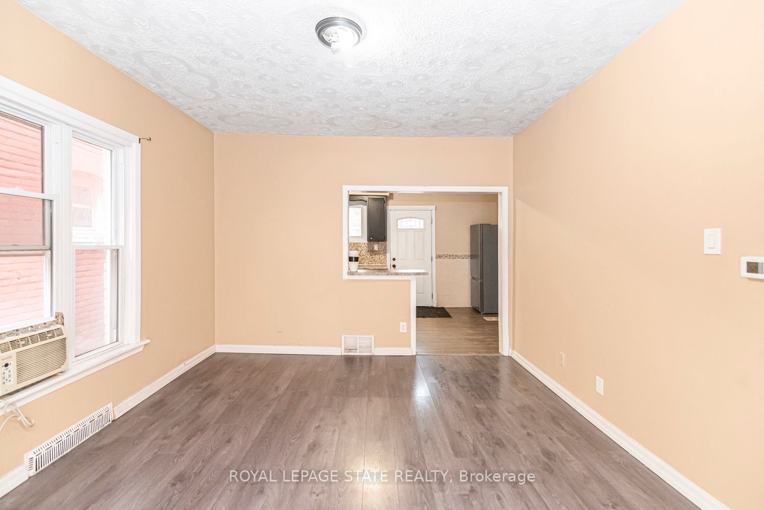 46 Holton Avenue N Property Photo 9
