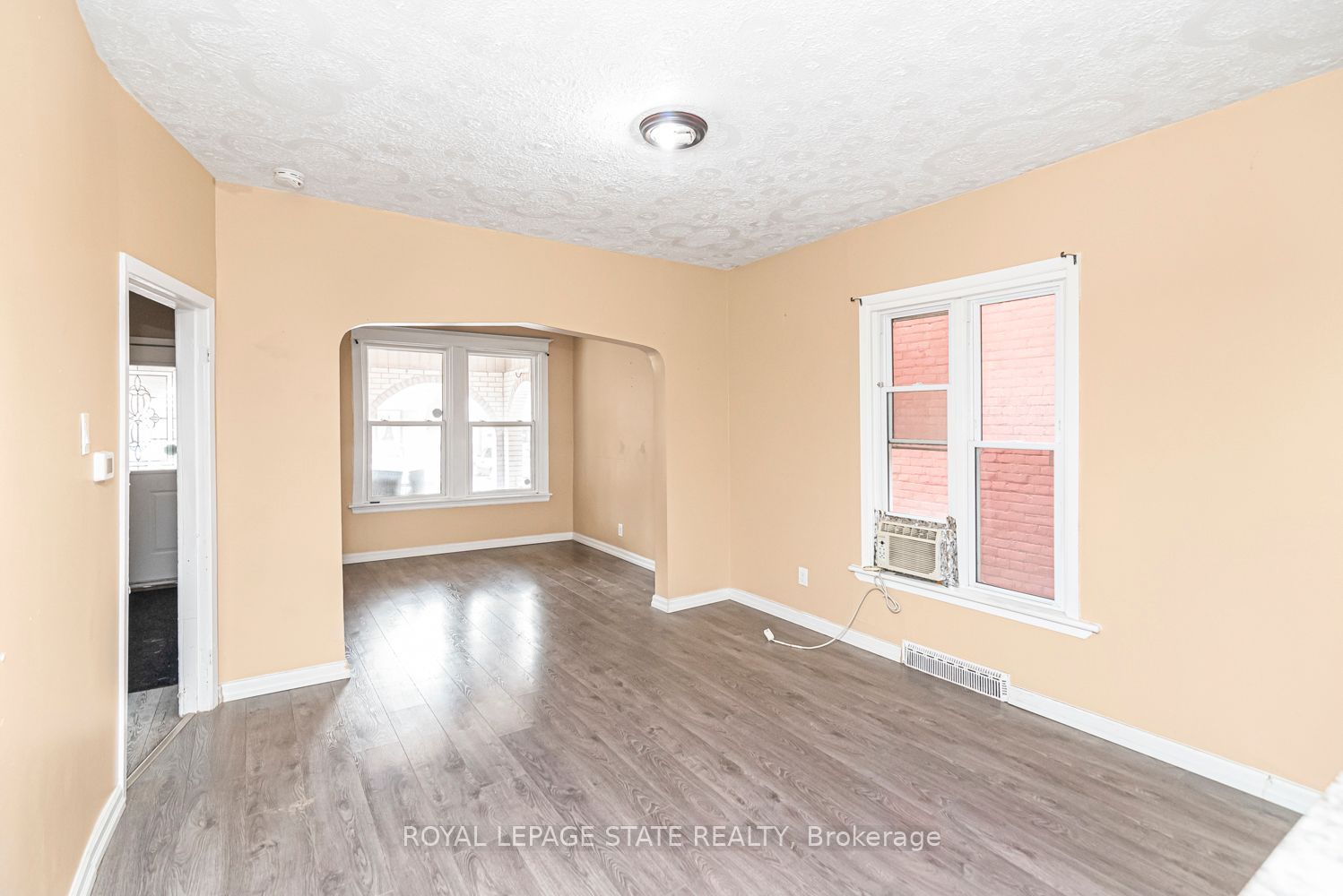46 Holton Avenue N Property Photo 12
