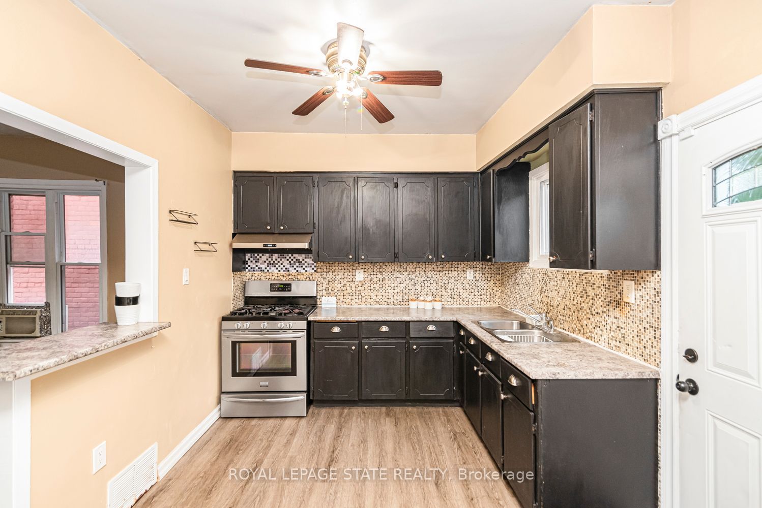 46 Holton Avenue N Property Photo 18
