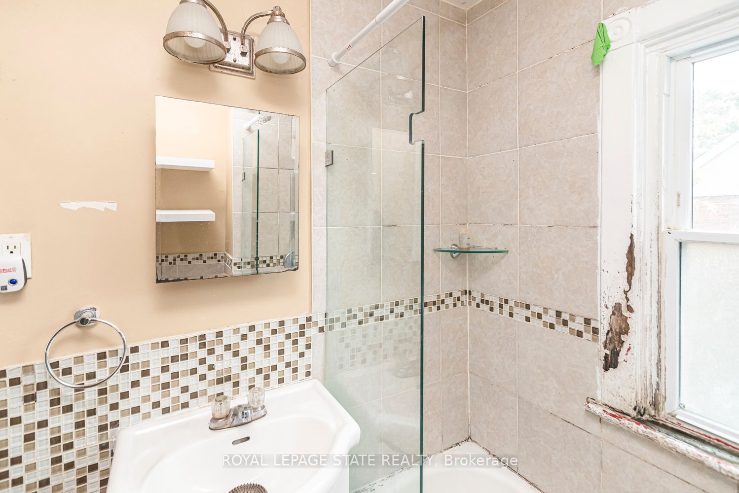 46 Holton Avenue N Property Photo 27