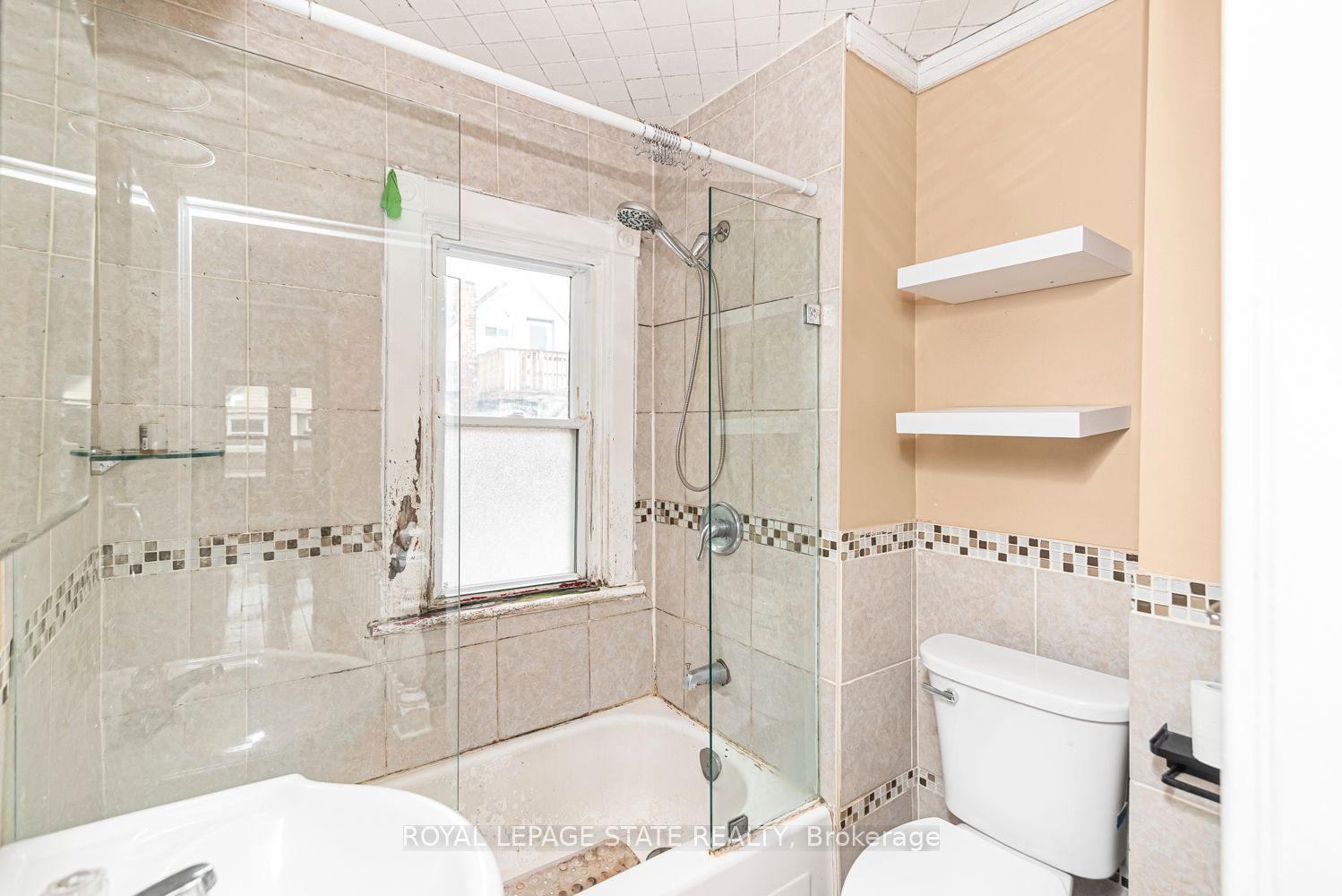 46 Holton Avenue N Property Photo 28