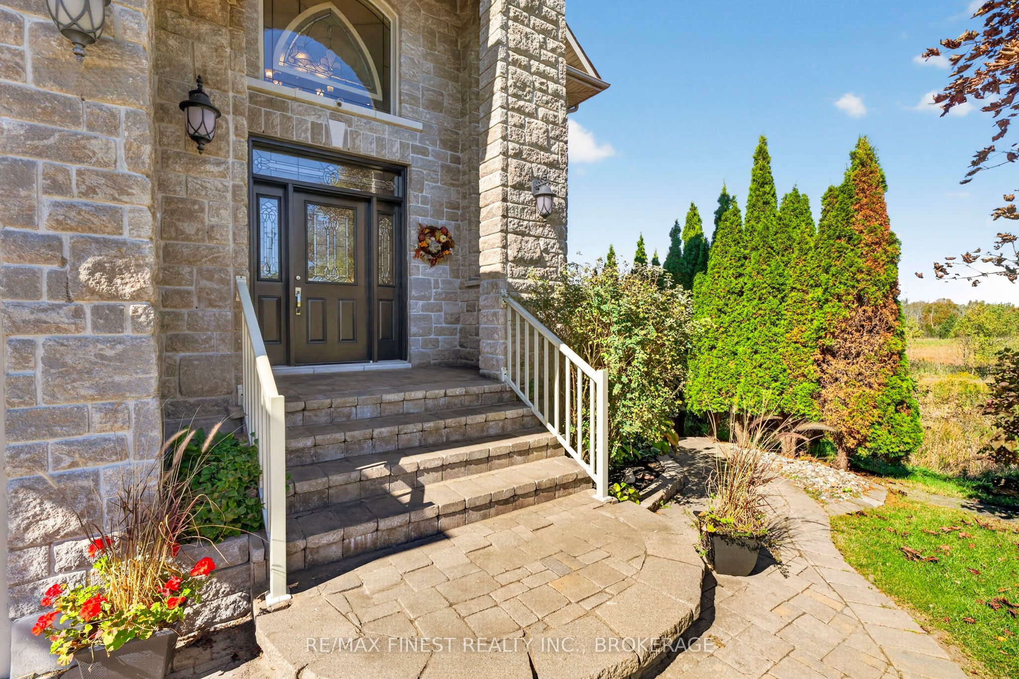 710 Kananaskis Drive Property Photo 3
