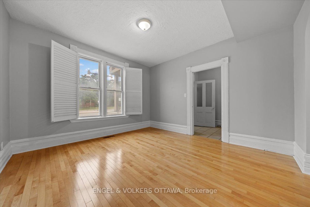 118 King Edward Avenue Property Photo 5