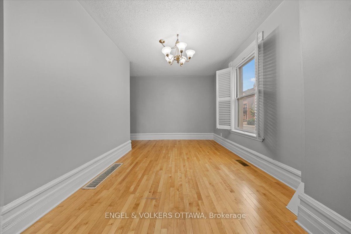 118 King Edward Avenue Property Photo 8