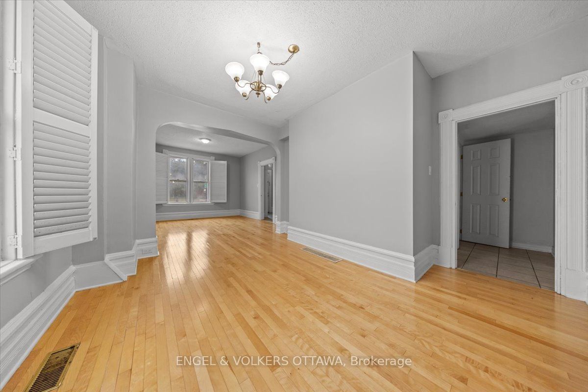 118 King Edward Avenue Property Photo 10
